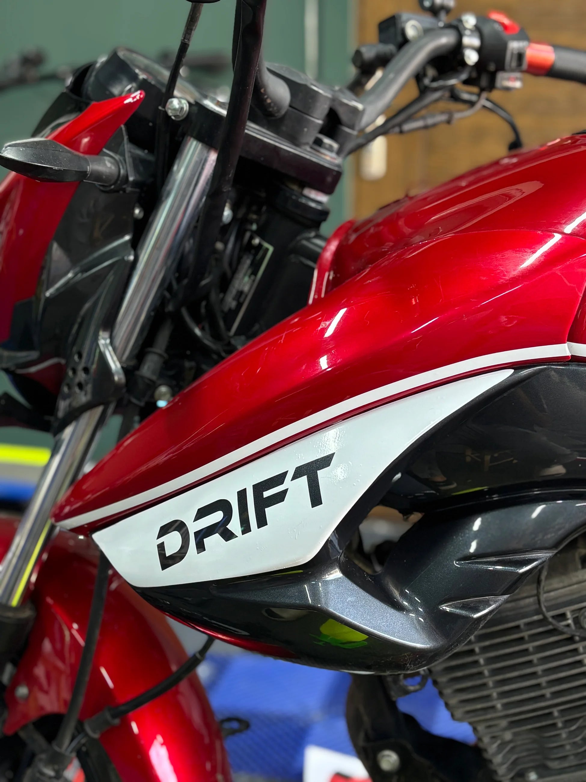 Mondial Drift-L için Yan Grenaj için Drift Yazılı Beyaz Renk Kaplama Sticker
