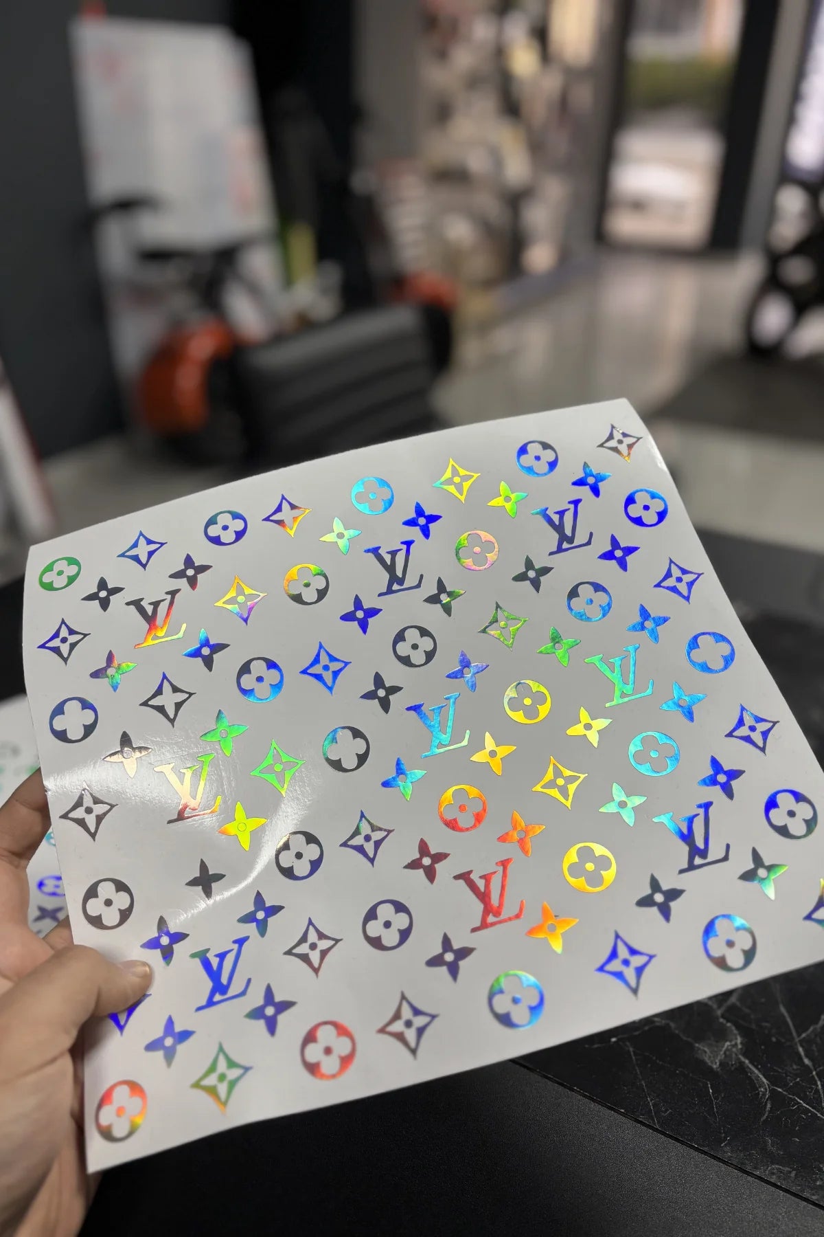 Motosiklet için Hologramlı Louis Vuitton LV Kaplama Sticker (25CMx25CM)