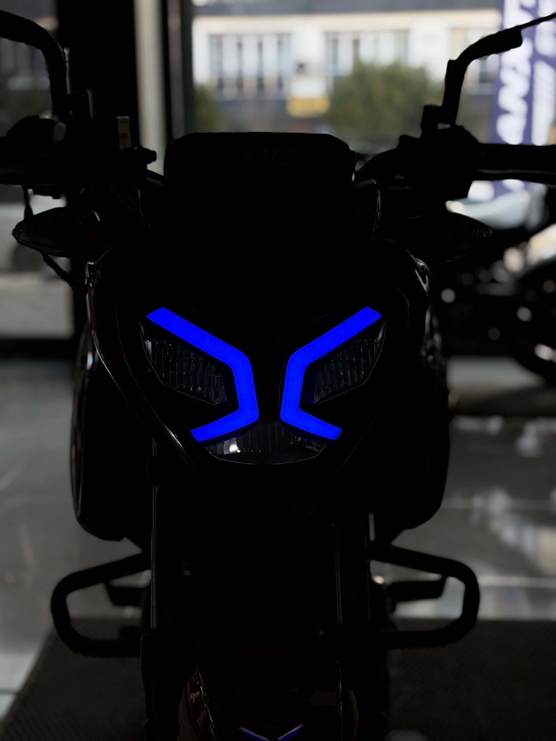 TVS Raider için Renkli Far Filmi Sticker Etiket