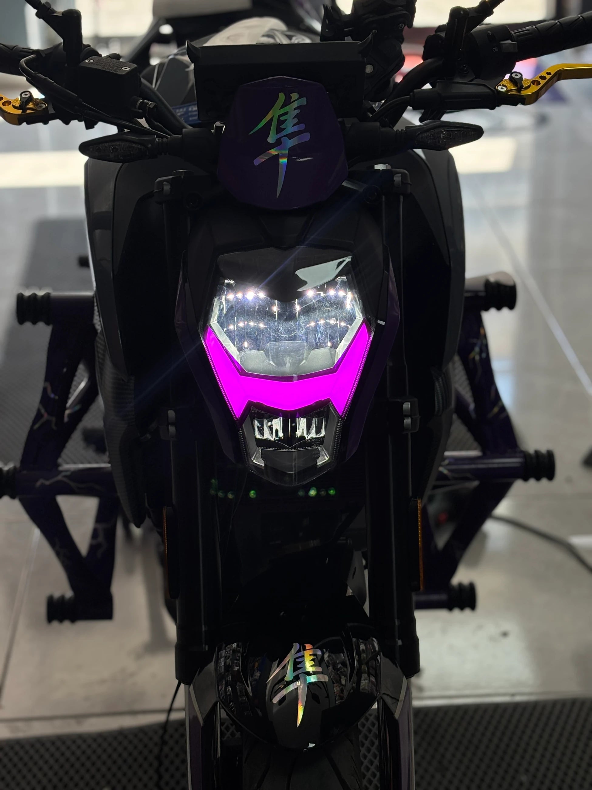 CFMOTO NK250 için Mor Renk Far Filmi Sticker Etiket