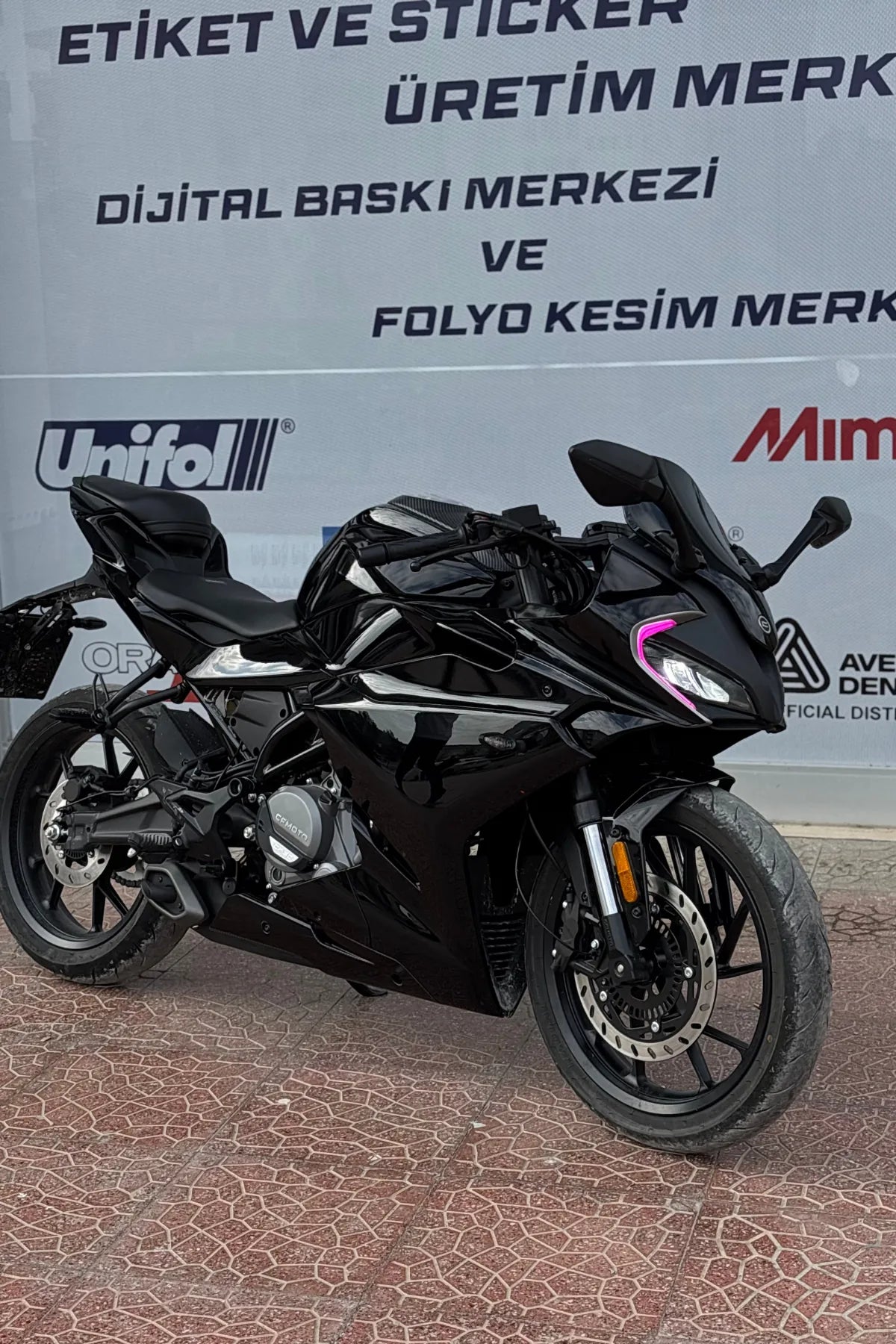 CFMOTO 250SR için Komple Parlak Siyah Piano Black Motosiklet Kaplama Seti