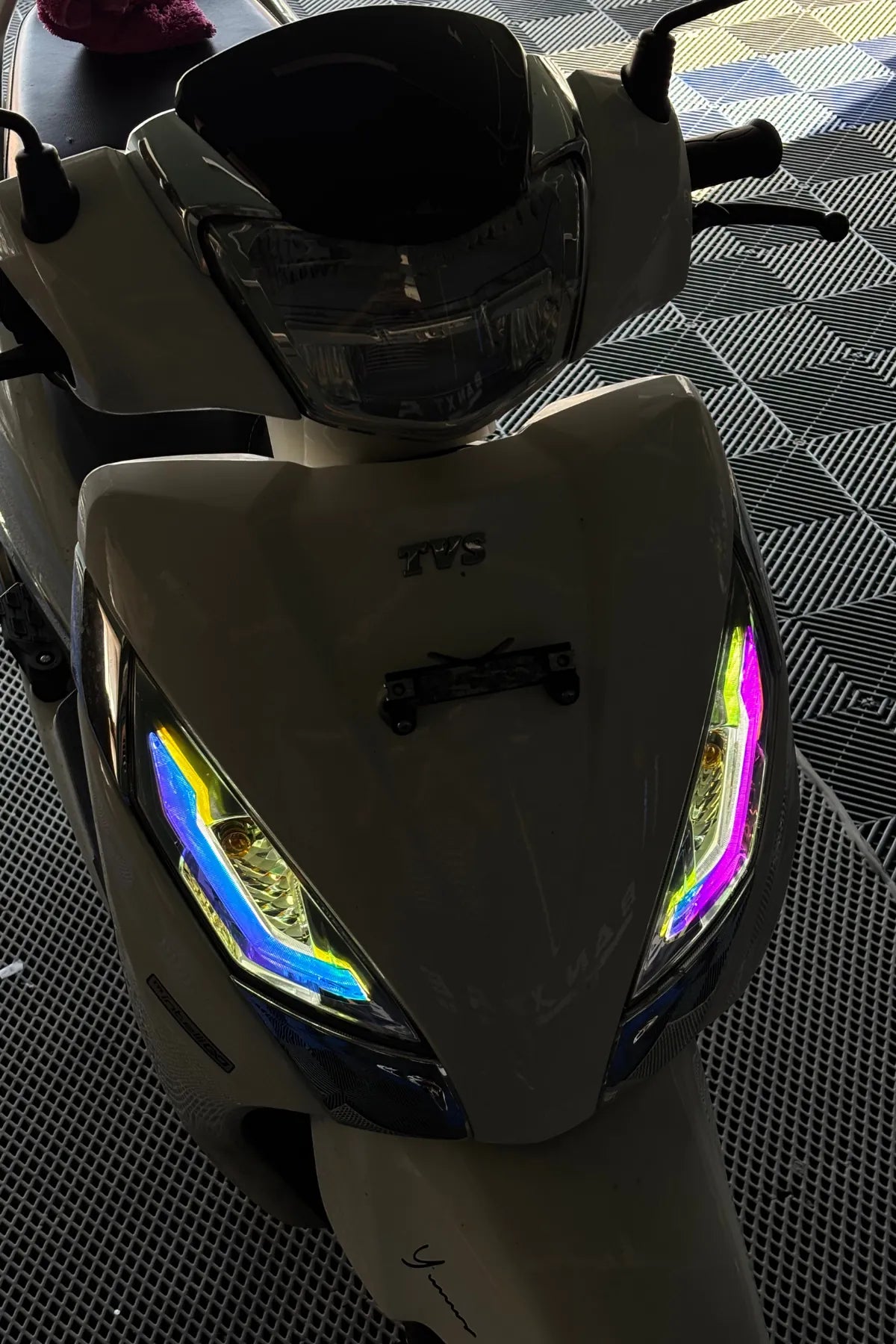 TVS Jupiter 125 için Renk Değiştiren Nebula Far Filmi Sticker Far Tasarım