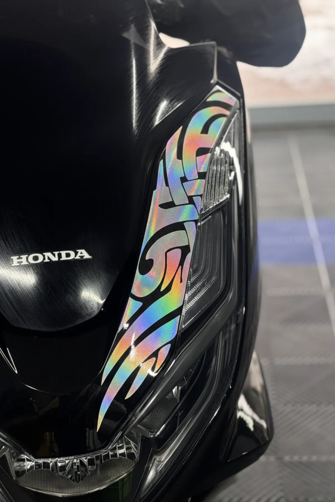 Honda Pcx için Hologramlı Far Üstü Tribal Desen Dövme Sticker