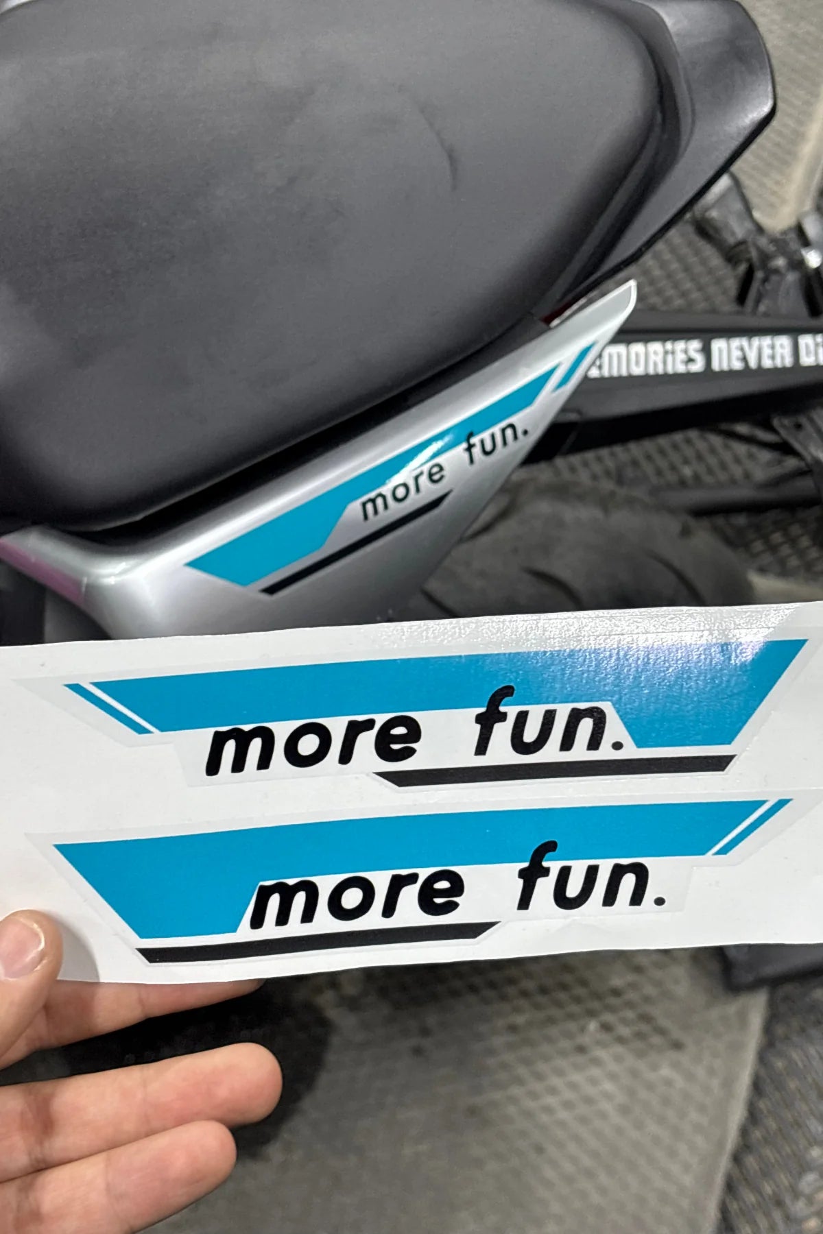 CFMOTO 250SR için Arka Sele Orijinal Sticker Seti Açık Mavi