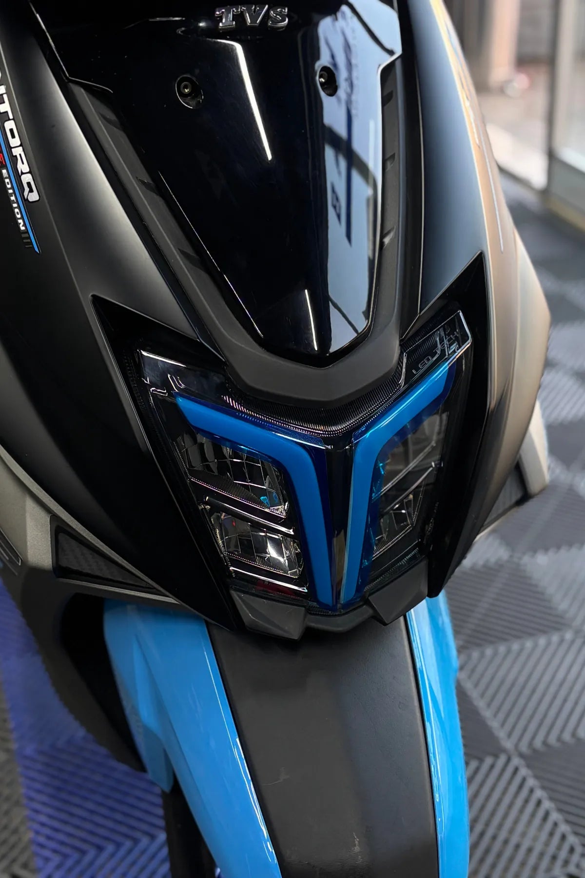 TVS Ntorq 125 için Açık Mavi Far Film Far Tasarım Sticker