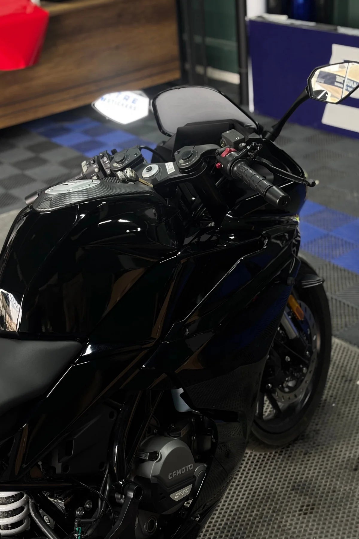 CFMOTO 250SR için Komple Parlak Siyah Piano Black Motosiklet Kaplama Seti