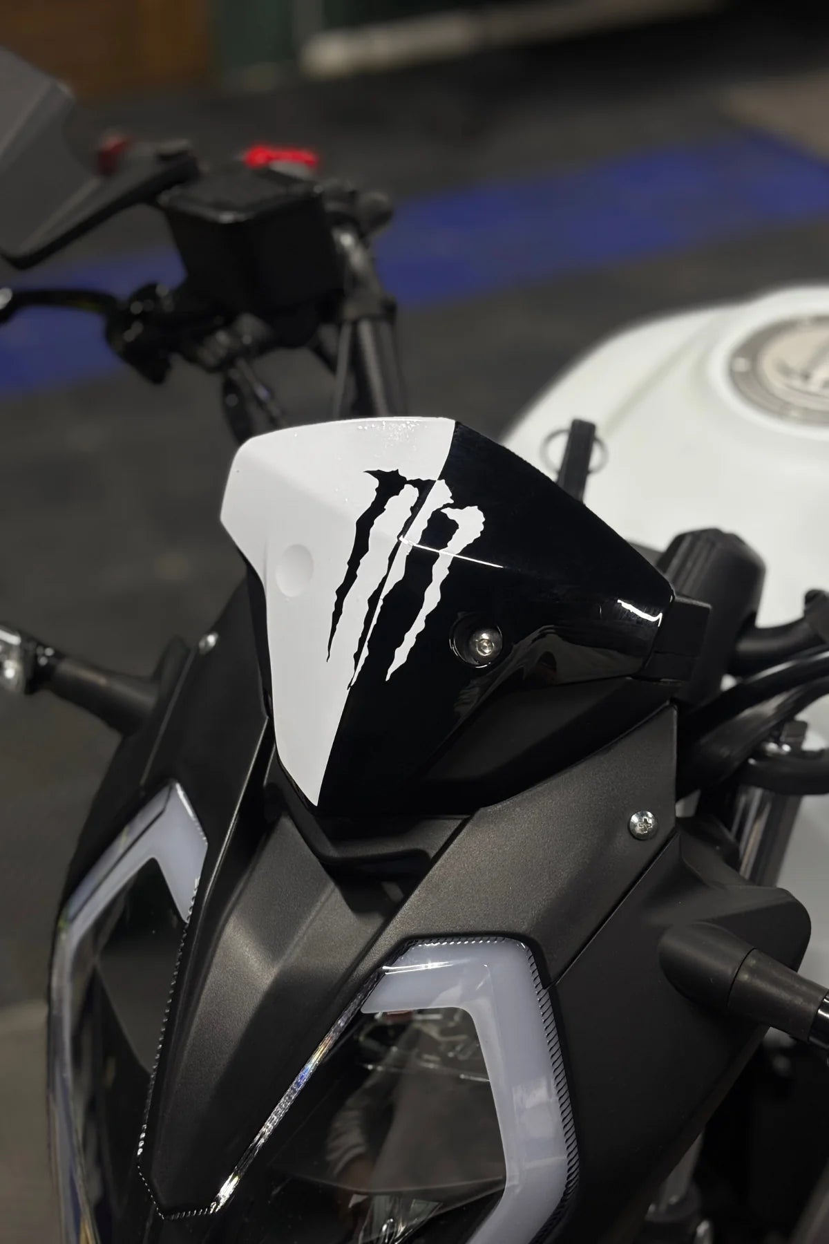 Benelli 125s ve RKS RK125 için Beyaz Renk Monster Kafa Detay Sticker