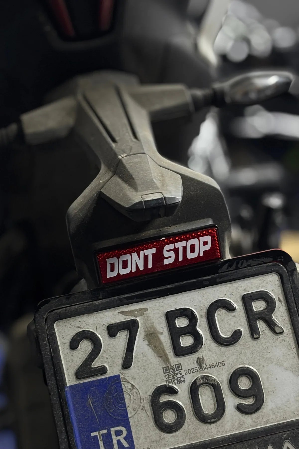 Motosiklet Arka Reflektör için Dont Stop Beyaz Renk 7CMX1CM Sticker
