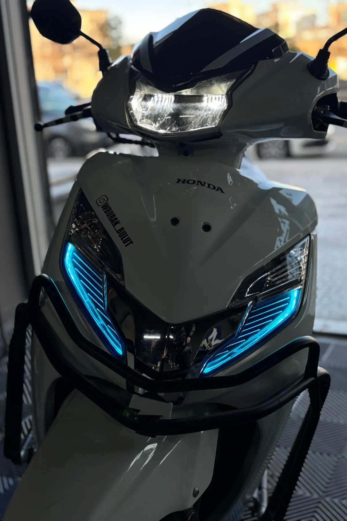 Honda Activa 125 için Açık Mavi Far Filmi Sticker