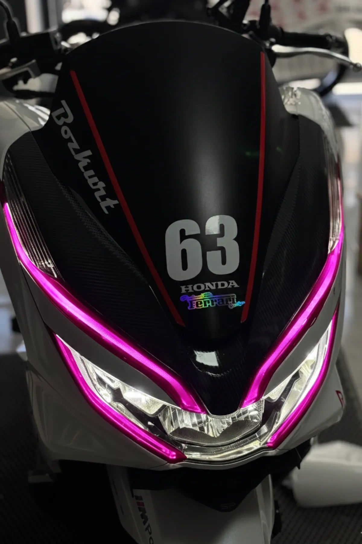 Honda PCX için Pembe Renk Far Filmi Sticker Seti (2018-2019-2020 Yılları için)