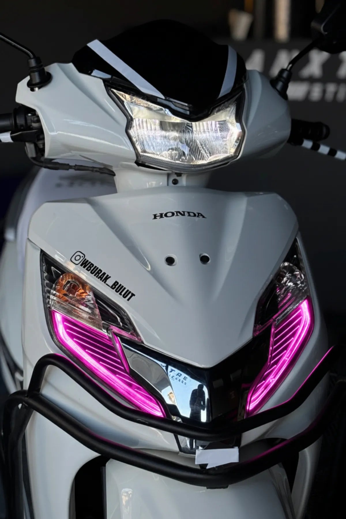 Honda Activa için Pembe Renk Far Filmi Sticker (2023-2024-2025)