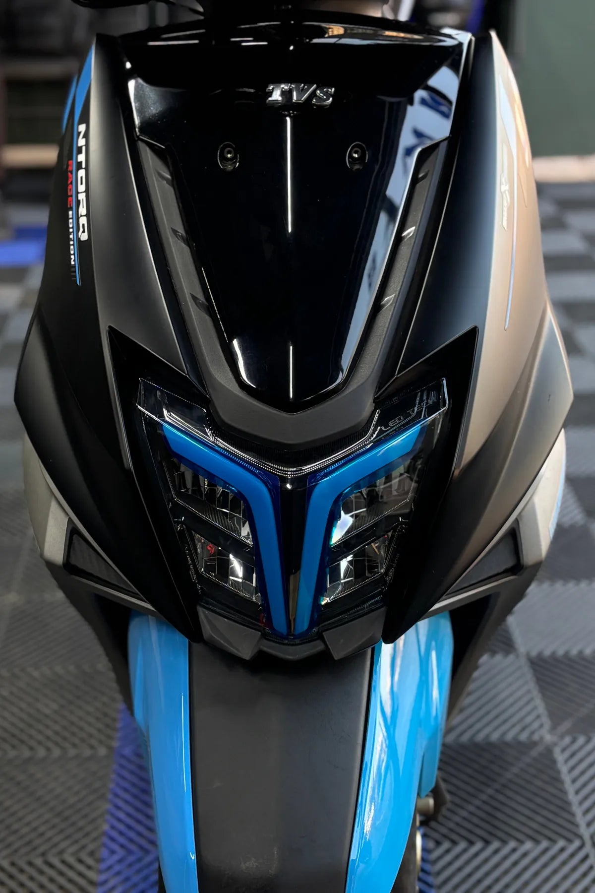 TVS Ntorq 125 için Açık Mavi Far Film Far Tasarım Sticker