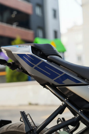 CFMOTO NK250 için Mavi Renk 250 Yazıları Sağ ve Sol (2018-2025)