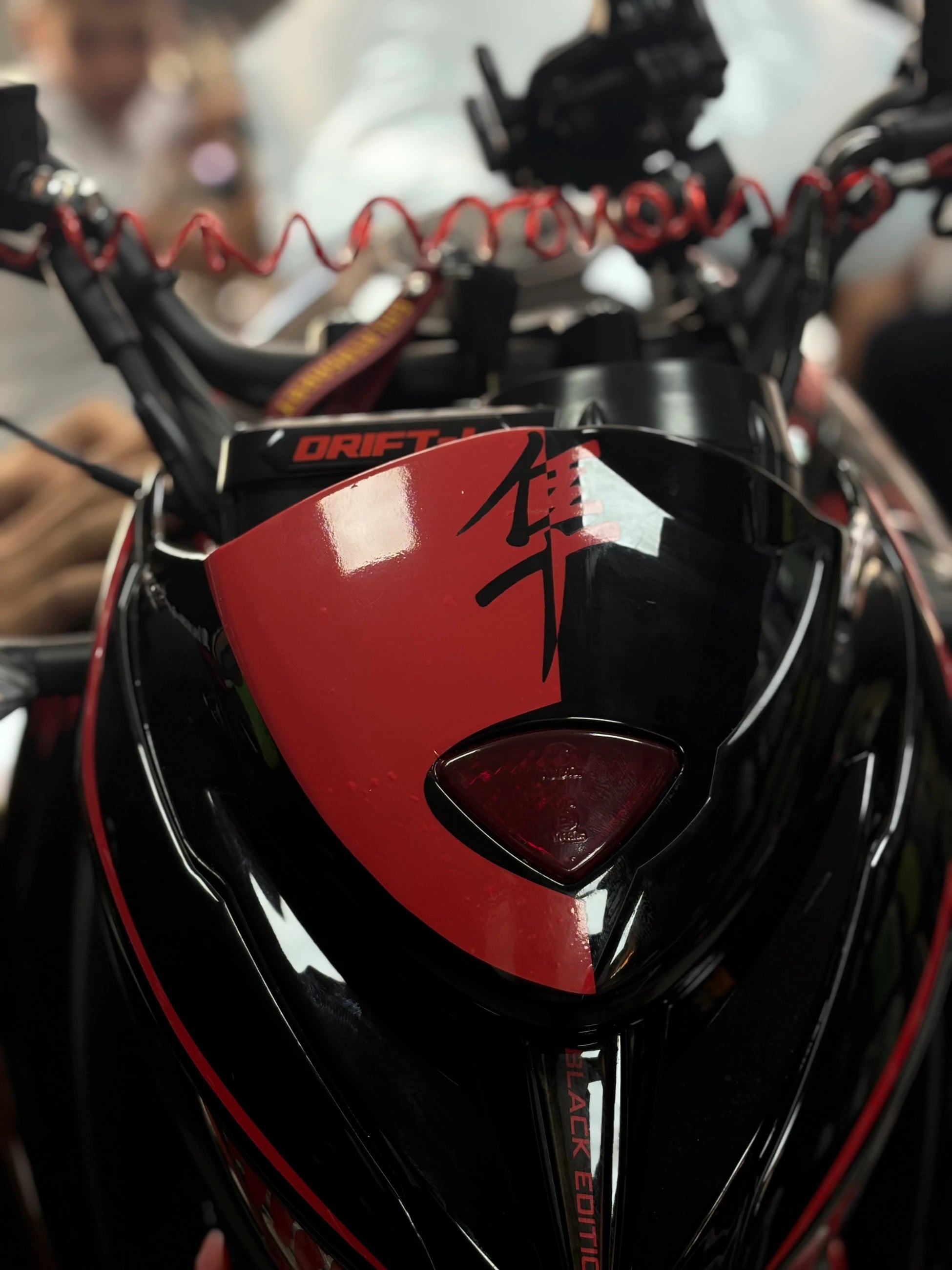 Mondial Drift-L için Kırmızı Hayabusa Motifli Kafa Sticker