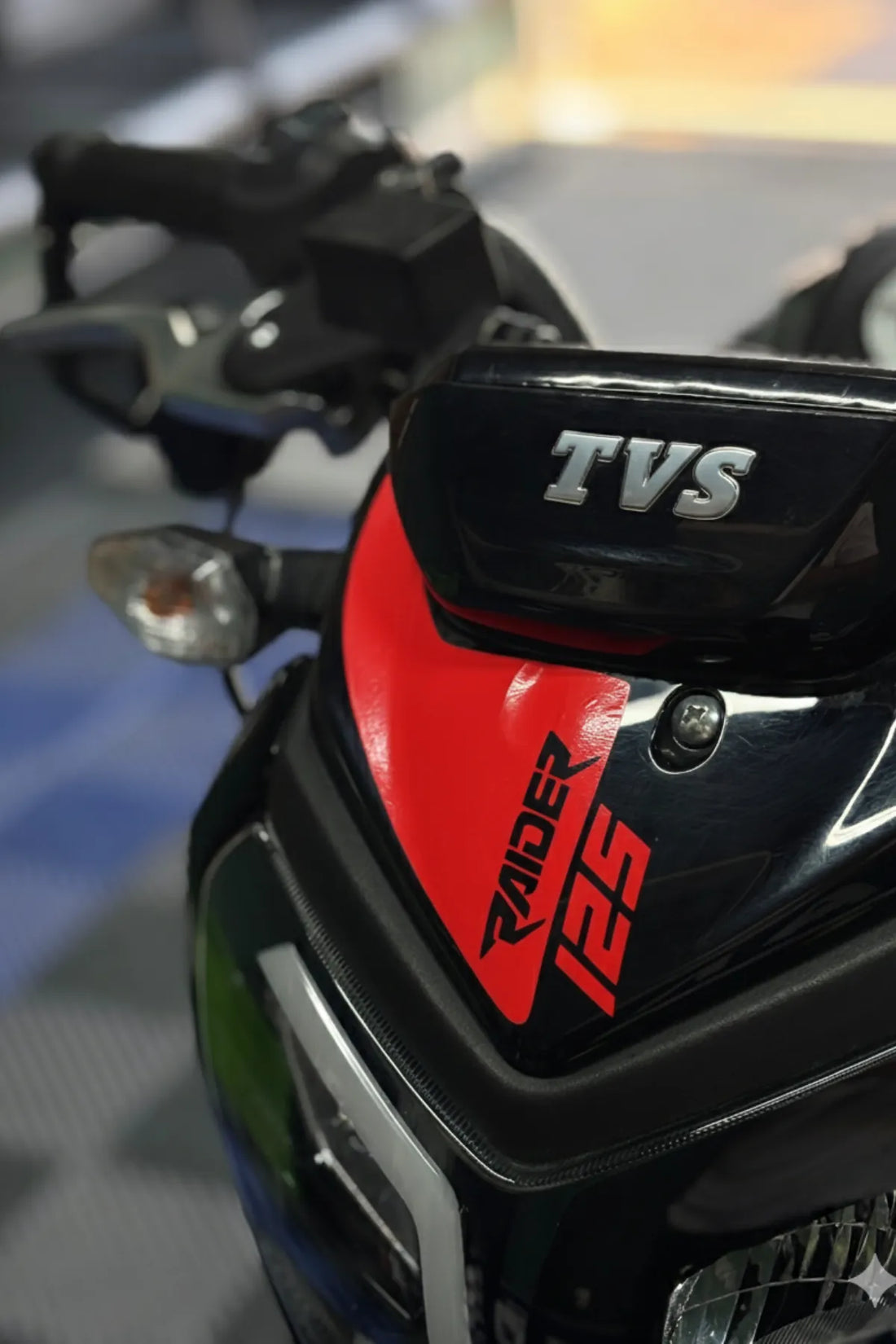 TVS Raider 125 için Kırmızı Renk Raider 125 Yazılı Sticker Etiket