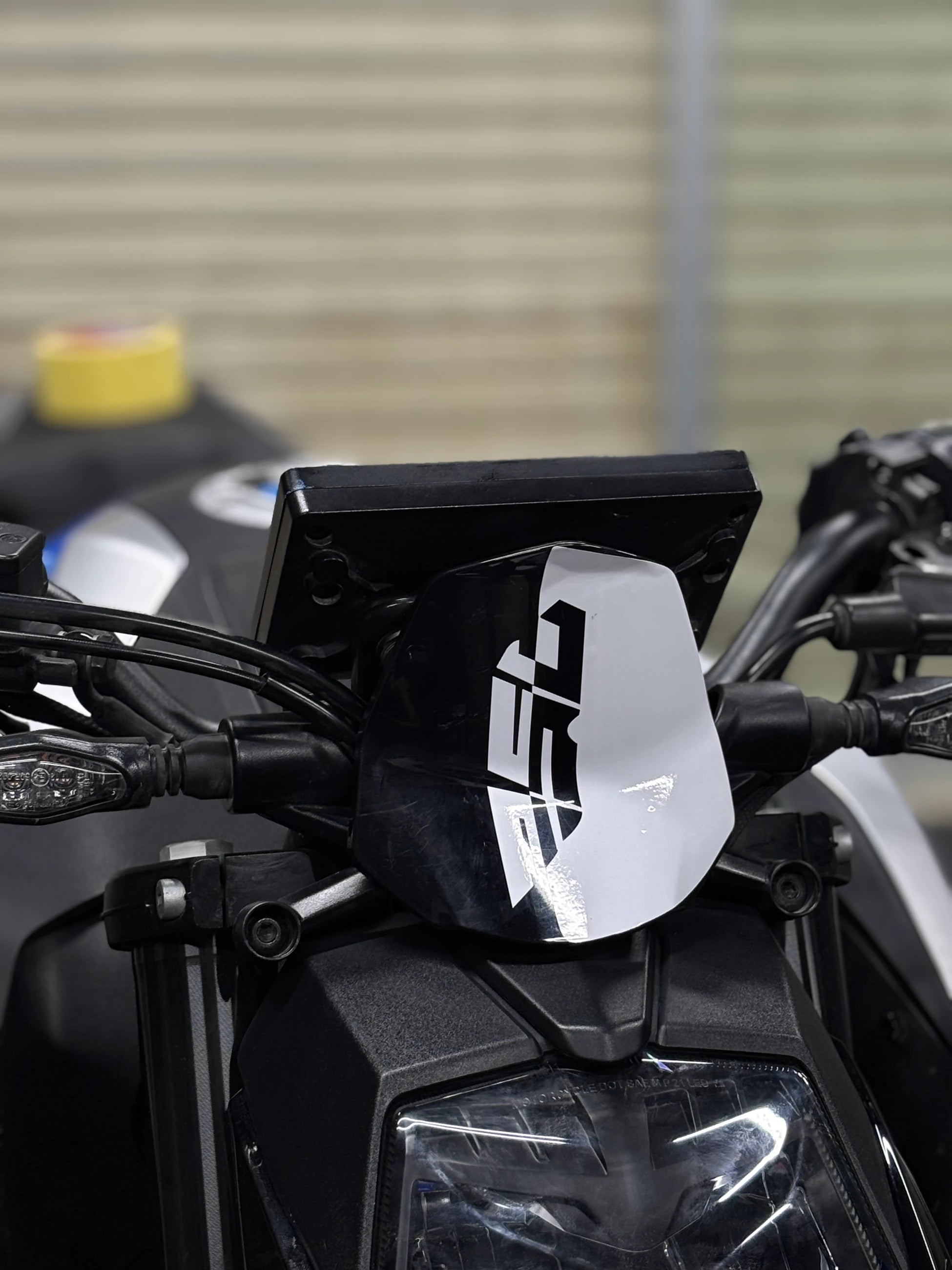 CFMOTO NK250 için Beyaz Renk 250 Yazılı Kafa Sticker