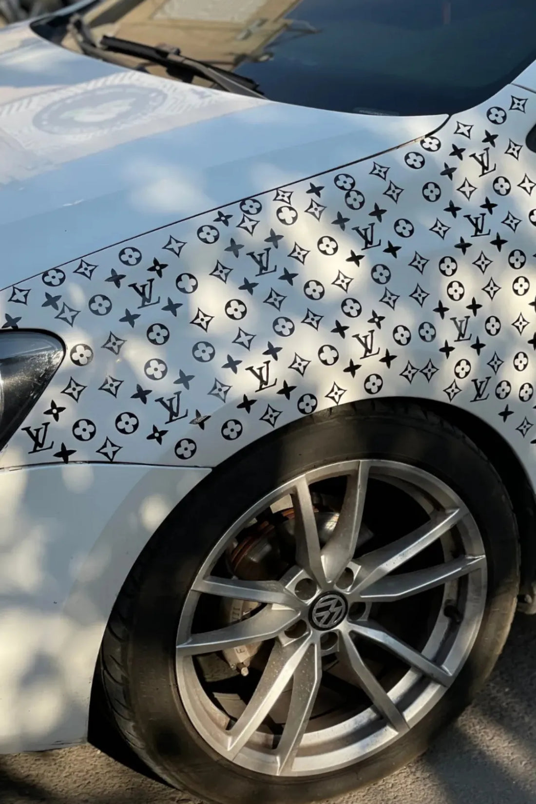 Motosiklet ve Araba için Siyah Renk Louis Vuitton Sticker Kaplama(120CMX30CM)