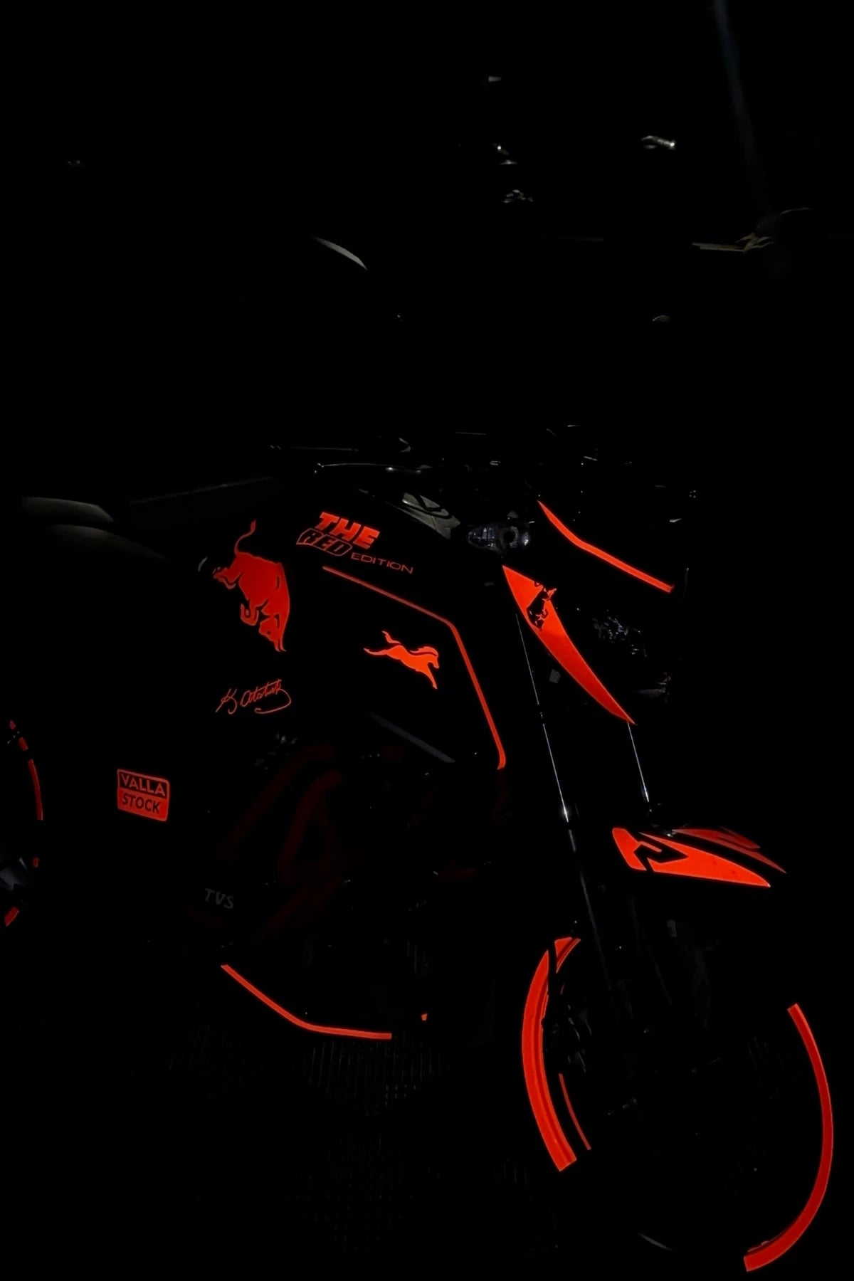 TVS Raider için Komple Reflektörlü Kırmızı Redbull Temalı Sticker Seti