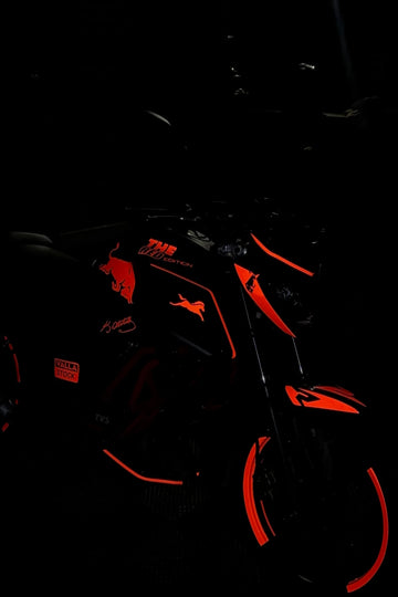 TVS Raider için Komple Reflektörlü Kırmızı Redbull Temalı Sticker Seti