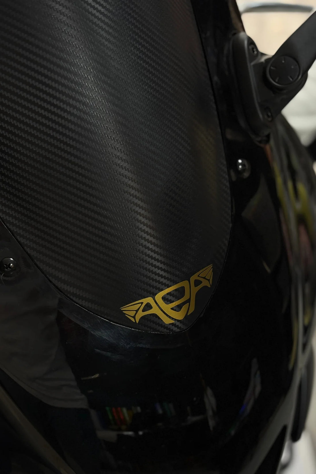 Motosiklet ve Kask için Gold Renk AEA Altın Elbiseli Adam Sticker Etiket (1 Adet)