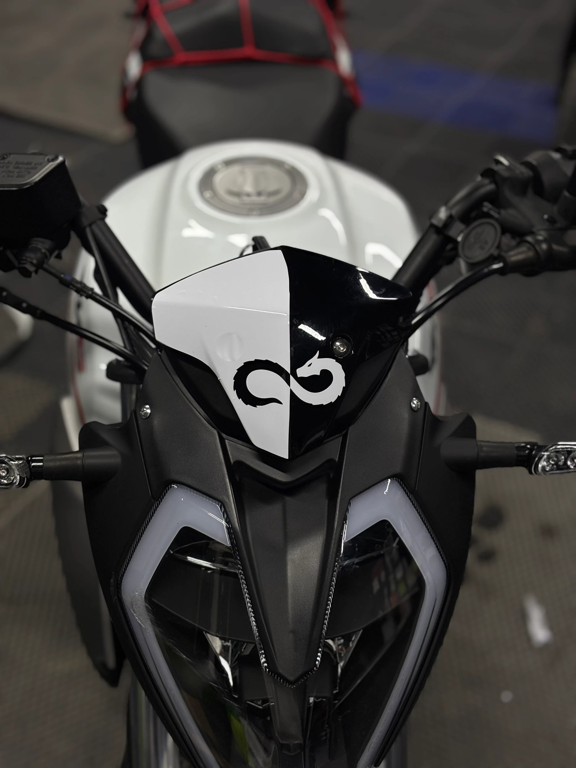 Benelli 125s ve RKS RK125 için Ejder Desenli Kafa Detay Sticker