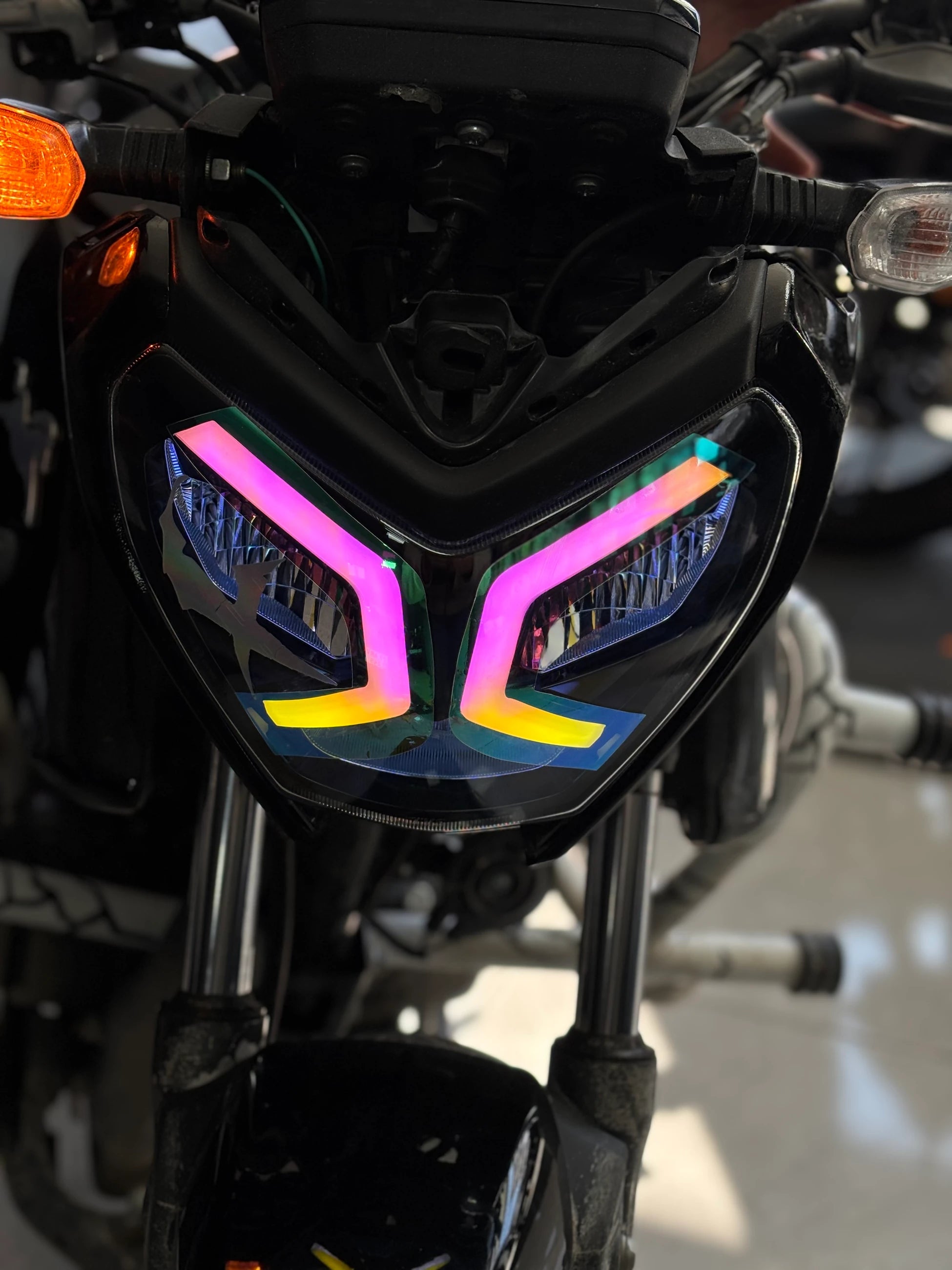 TVS Raider için Renkli Far Filmi Sticker Etiket