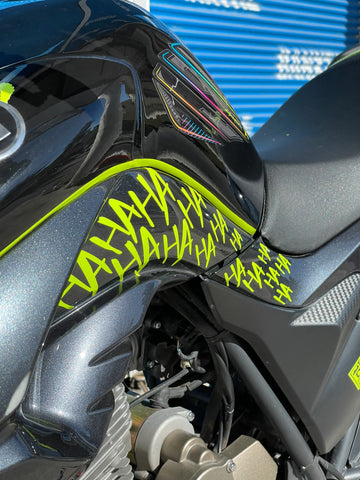 Motor ve Kask için Neon Sarı HaHaHa Sticker Etiket (Toplam 32 Adet)