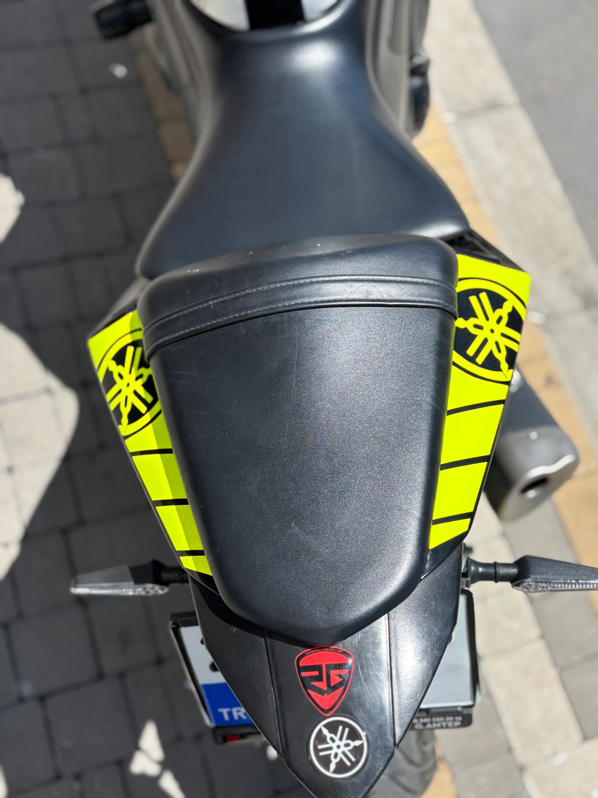 Yamaha Motor Grubu için Neon Sarı Kuyruk Sticker Etiket Seti (Sağ ve Sol)
