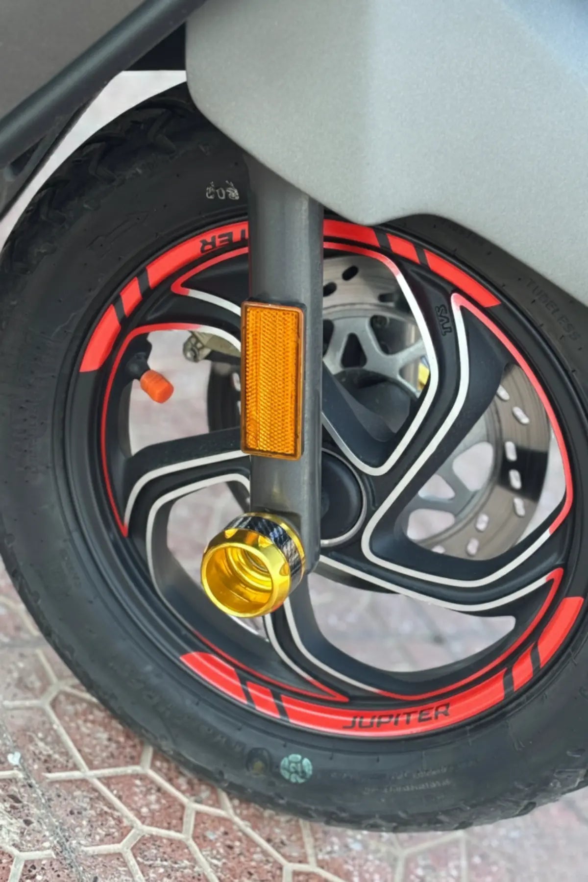 TVS Jupiter 125 için Kırmızı Renk Jant Şeridi Sticker Seti (8'li)