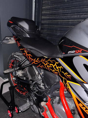 Motosiklet ve Kask için Reflektörlü Kırmızı Şimşek Sticker Seti (32'li)