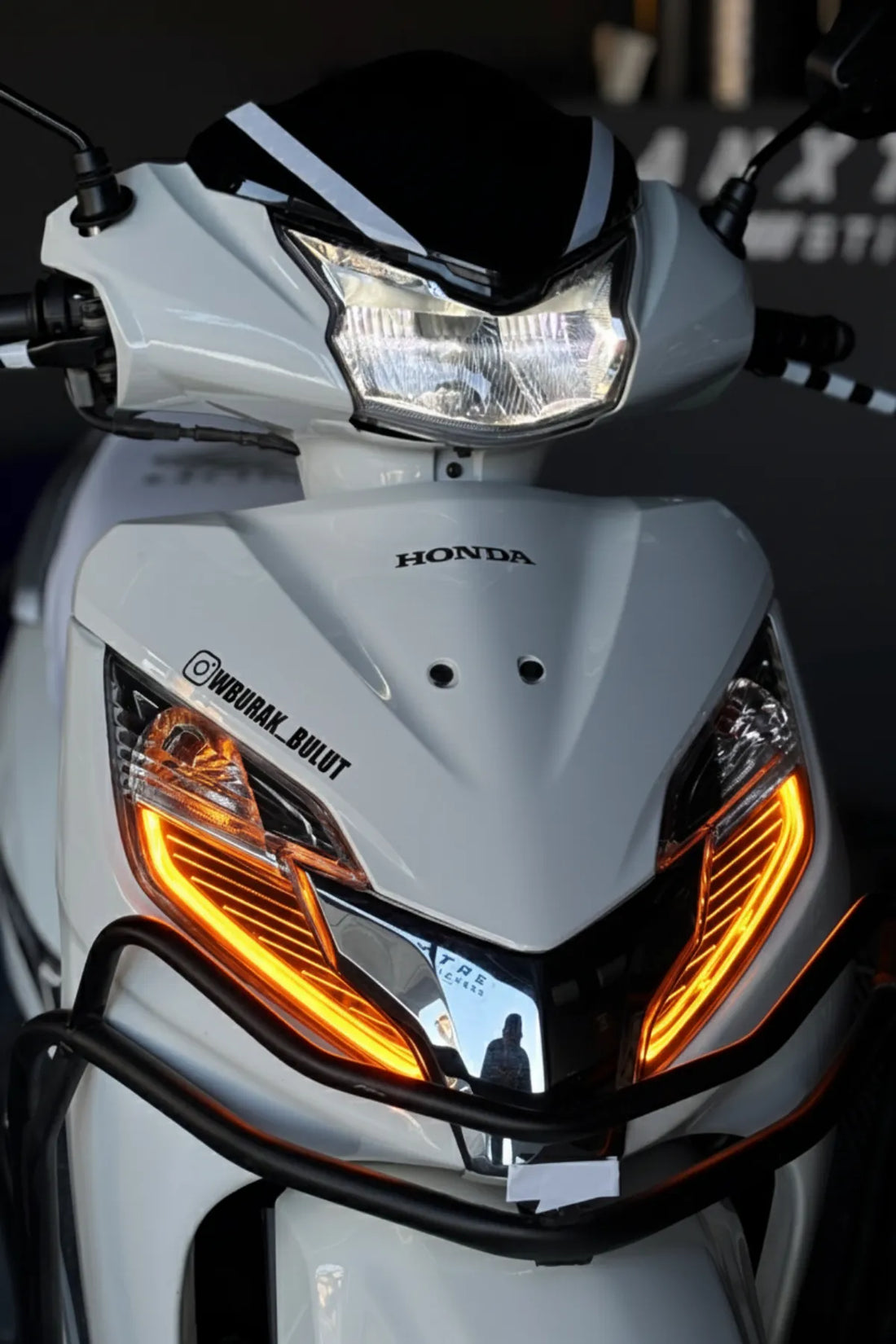Honda Activa için Turuncu Renk Far Fimi Sticker (2023-2024-2025)