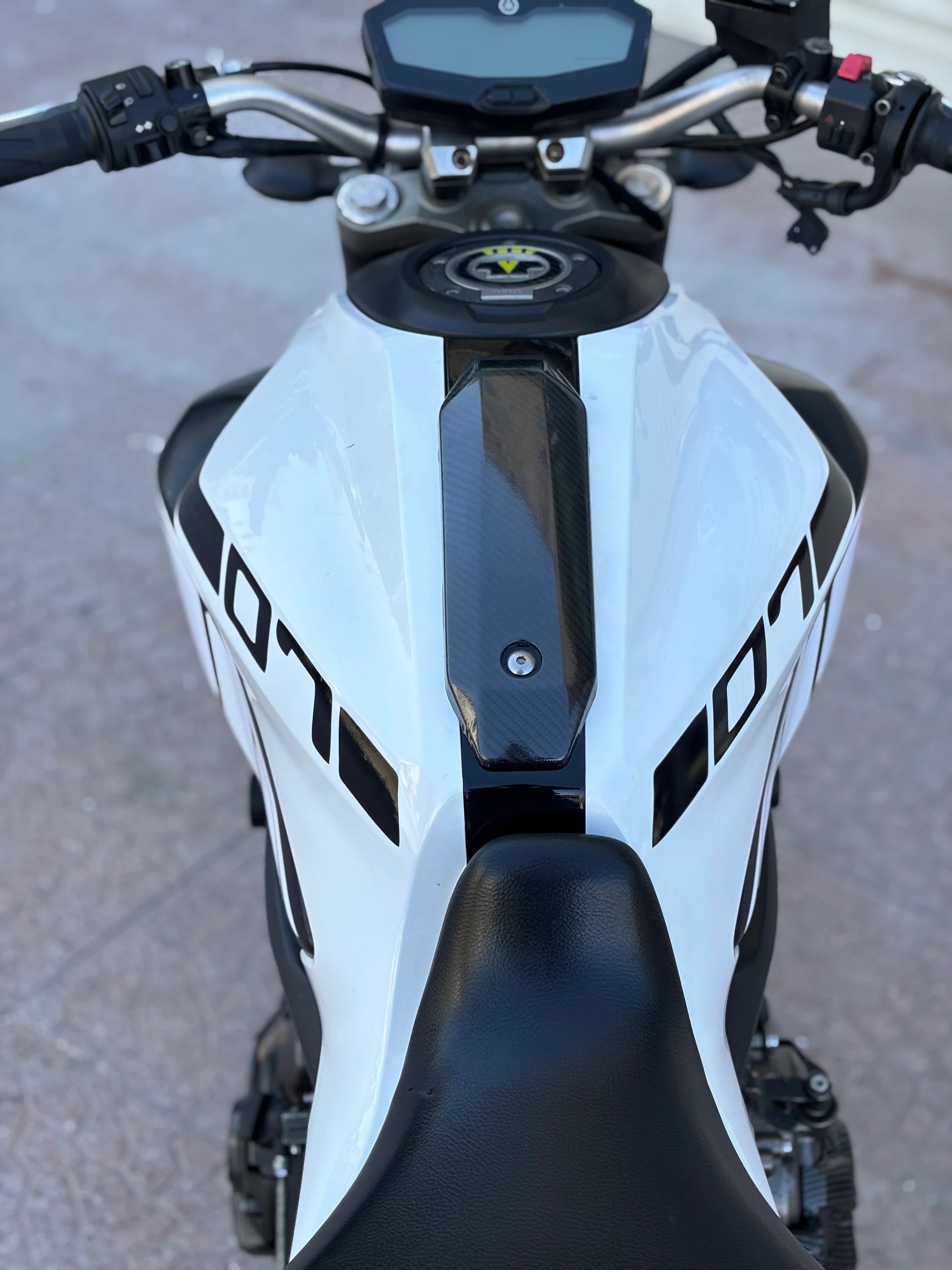 Yamaha MT-07 için Siyah Renk Depo Kordon Sticker Etiket