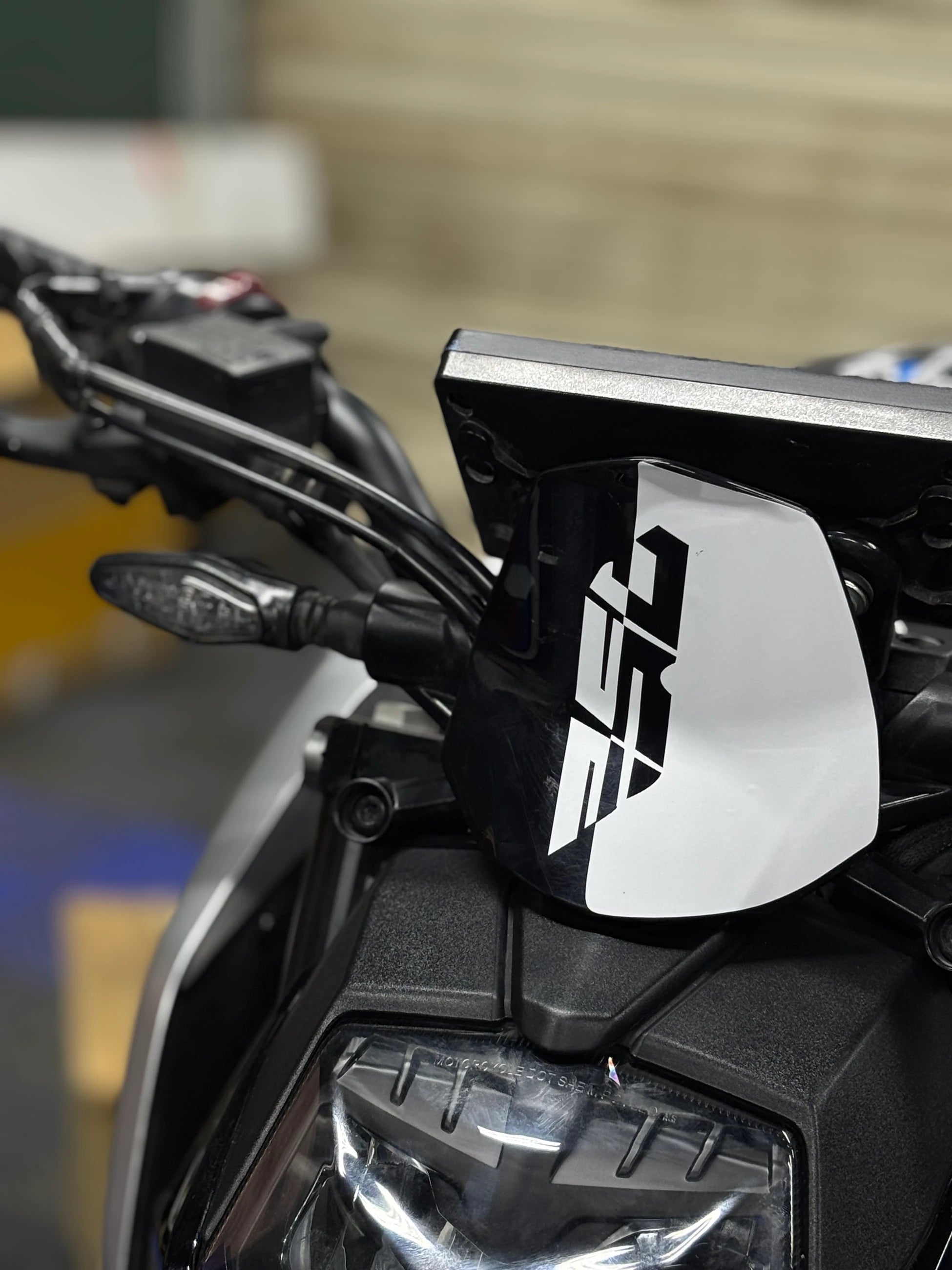 CFMOTO NK250 için Beyaz Renk 250 Yazılı Kafa Sticker
