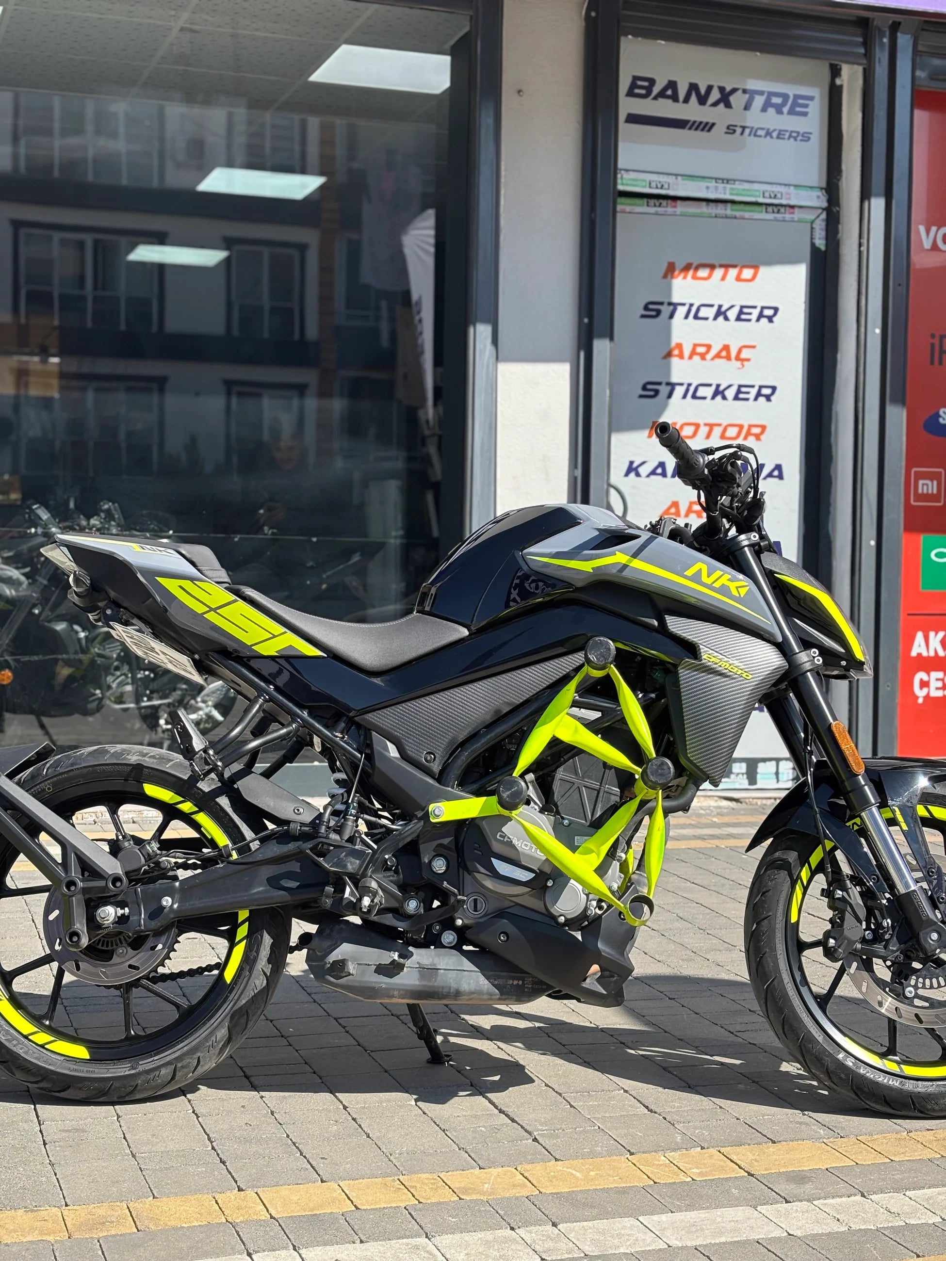 CFMOTO NK250 için Komple Neon Sarı Sticker Seti (20 Parça)