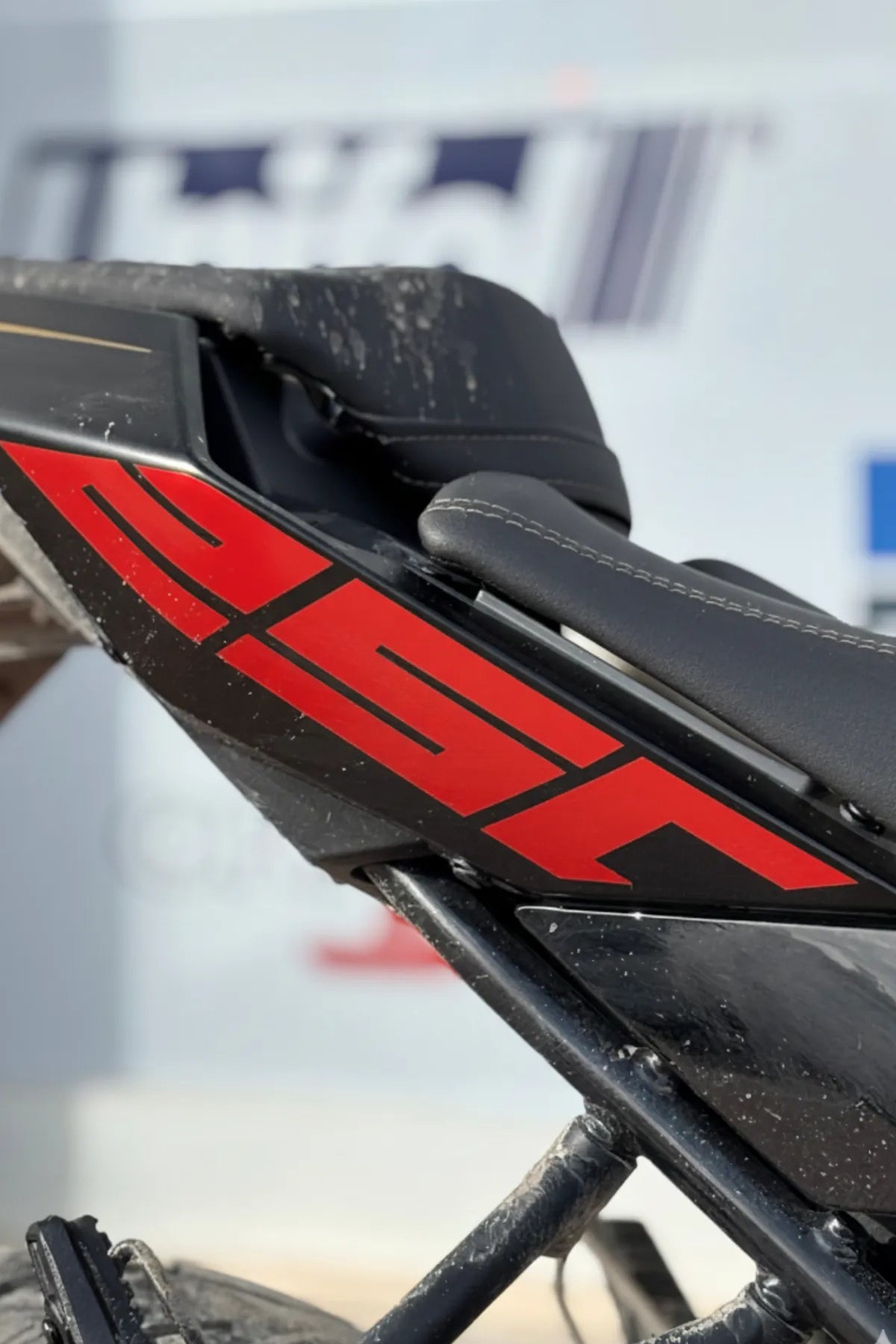 CFMOTO NK250 için Arka Kuyruk Uyumlu 250 Yazıları Sticker Seti