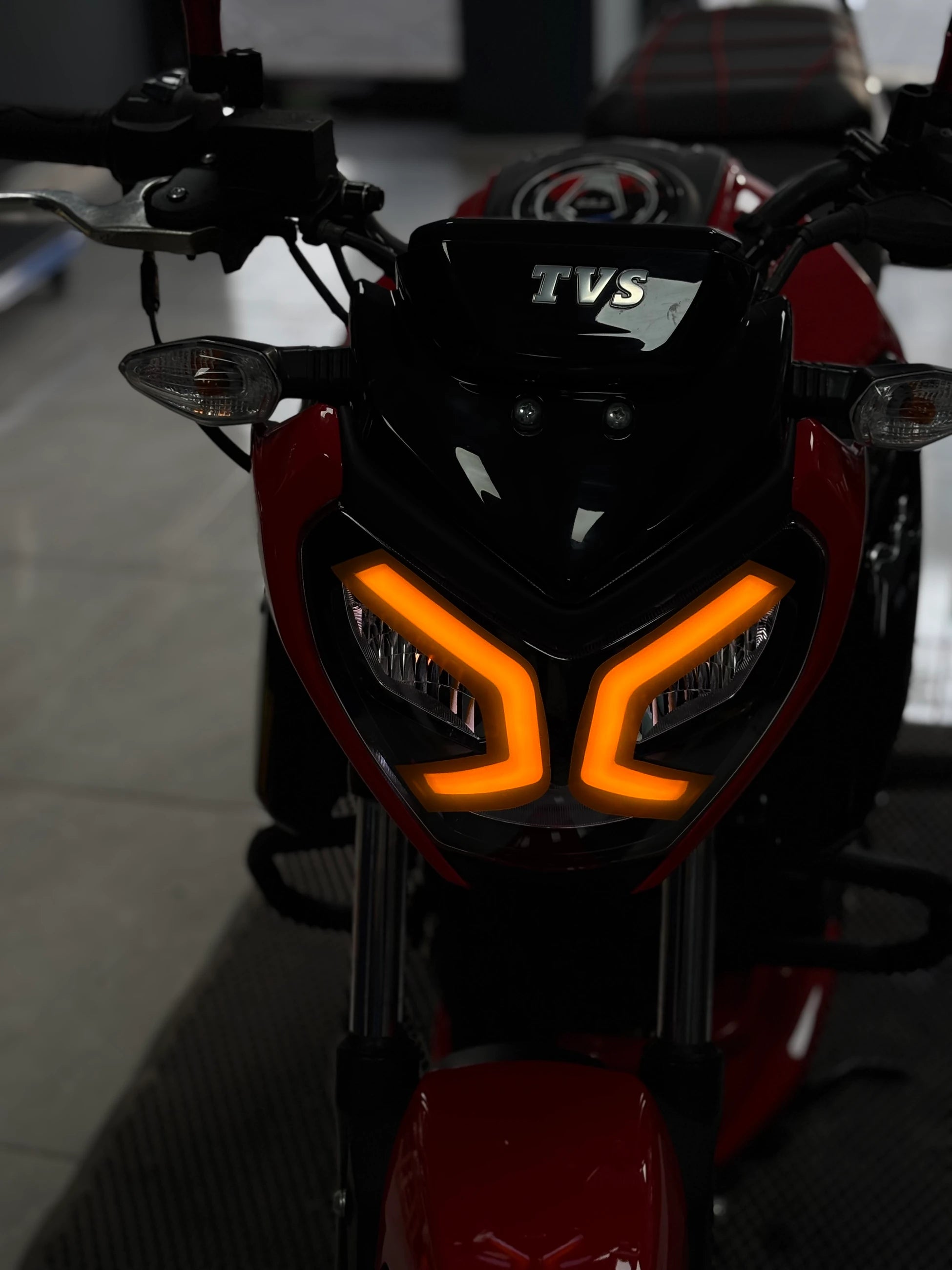 TVS Raider için Renkli Far Filmi Sticker Etiket