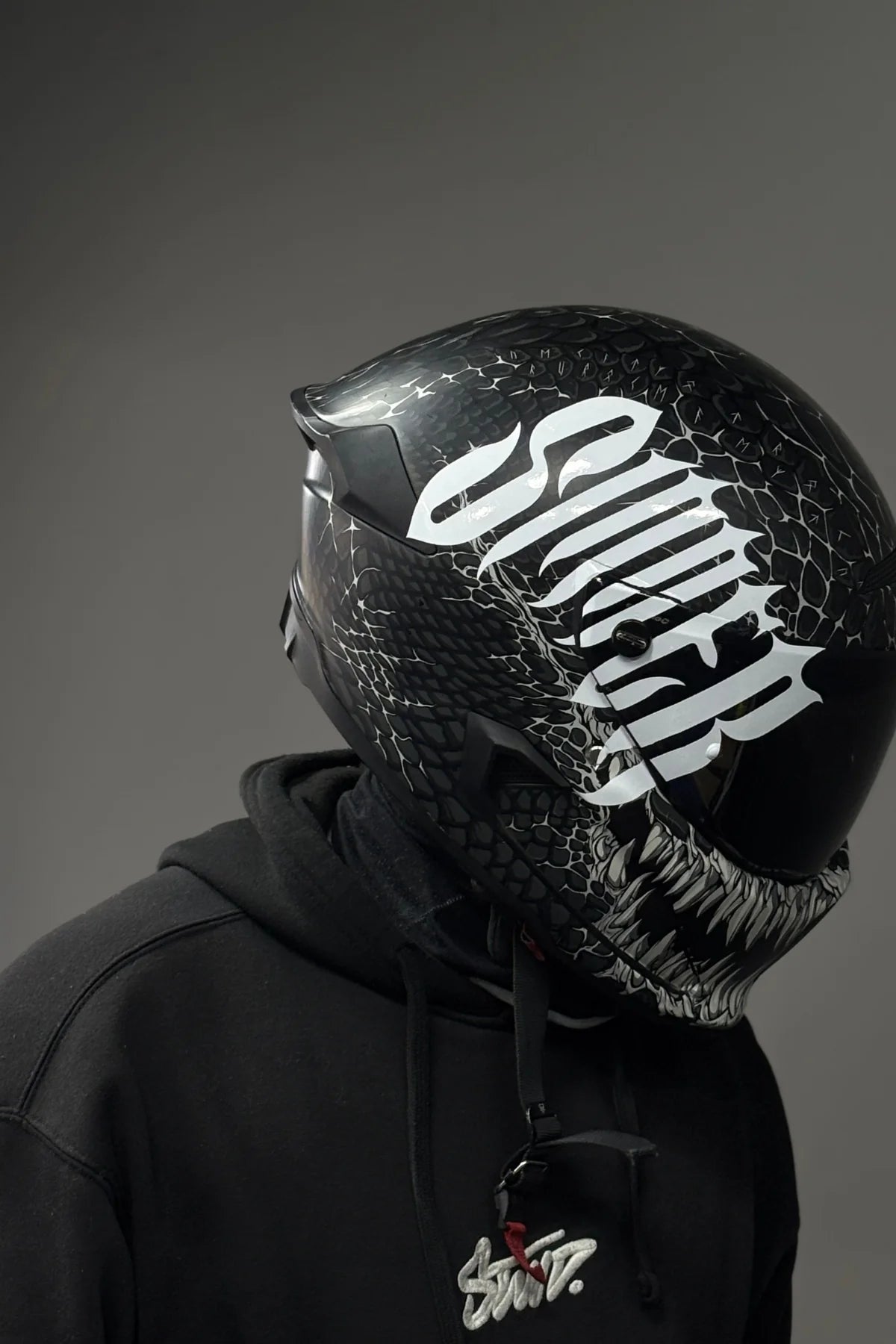 Kask için Gotic Yazı Tipiyle Sinner Yazı Sticker Etiket (22CMx17CM)