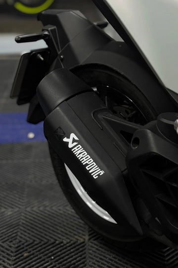 Motosiklet ve Egzoz için Beyaz Renk Akropovic Sticker Etiket