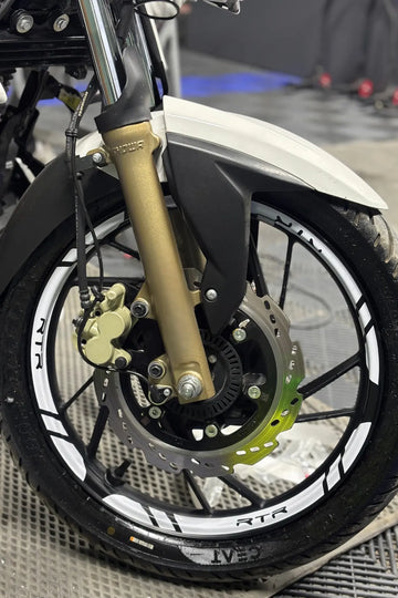 TVS Apache RTR için Tüm Yıllara Uyumlu 12 Parça Jant Şeridi Sticker Seti (Beyaz)