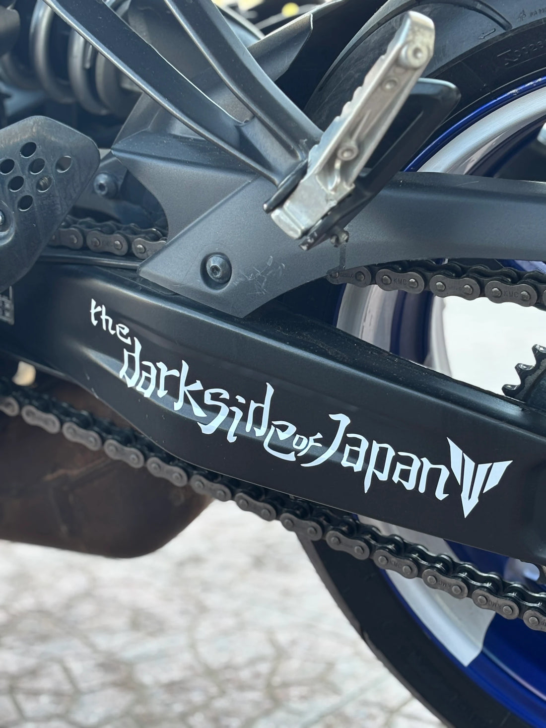 Japon Motor Grubu için Beyaz Renk The Dark Side of Japan Eğik Sticker Etiket (33CMx6CM)