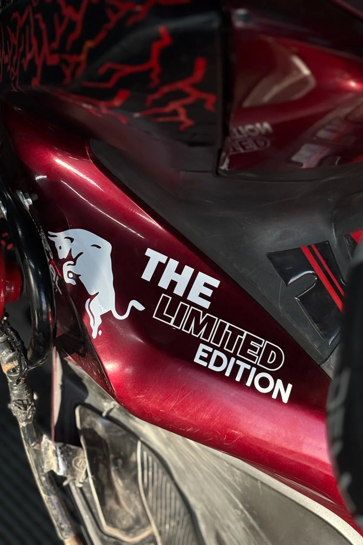 Honda PCX Tüm Yıllara Uyumlu Beyaz Renk Redbull Limited Edition Sticker