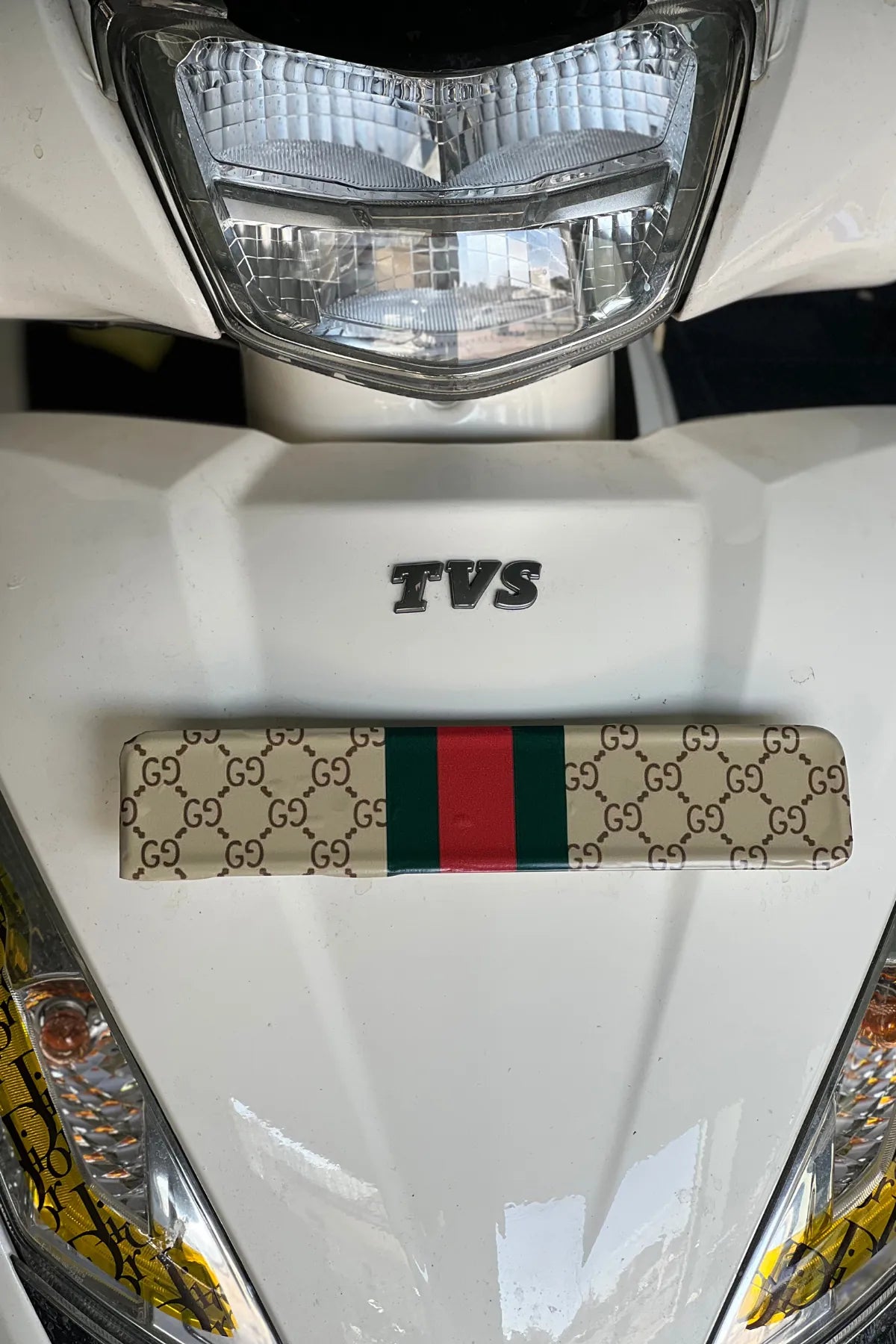 TVS Jupiter Ön Plakalık için Gucci Desenli Kaplama Sticker