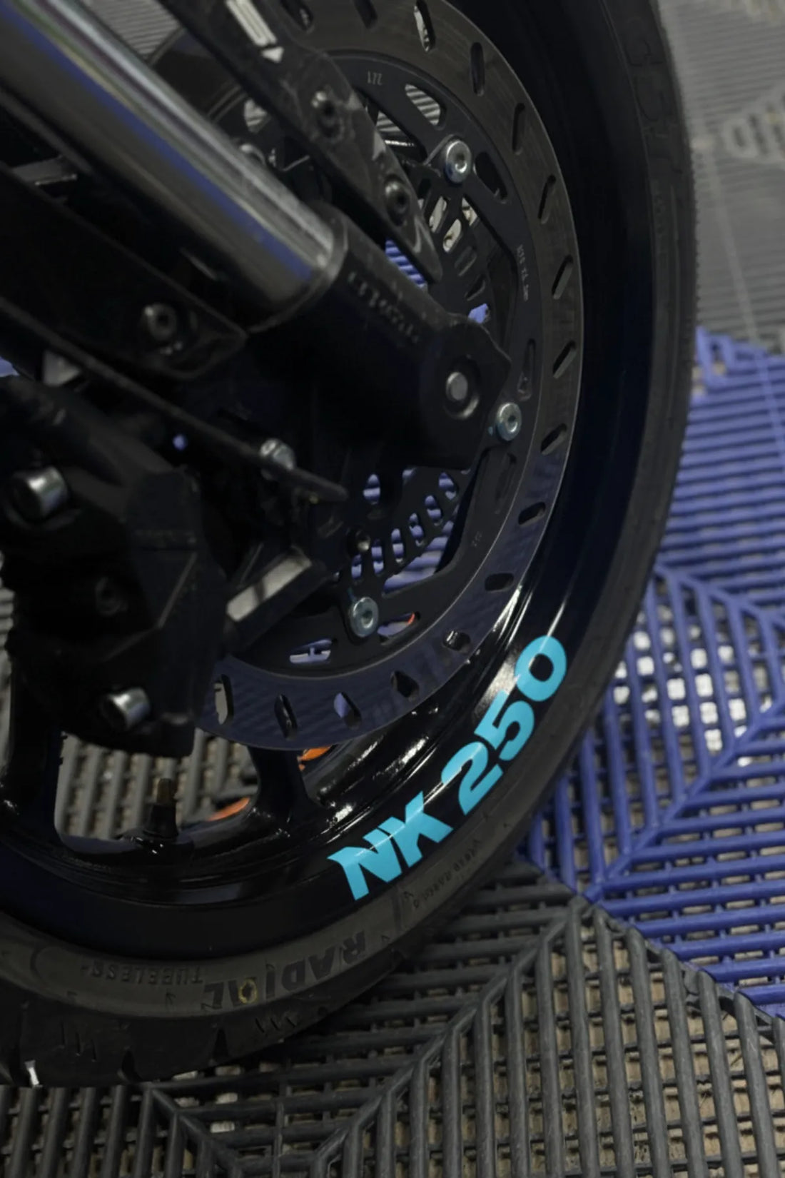 CFMOTO NK250 için Açık Mavi Jant içi Yazı Sticker (4 Adet)