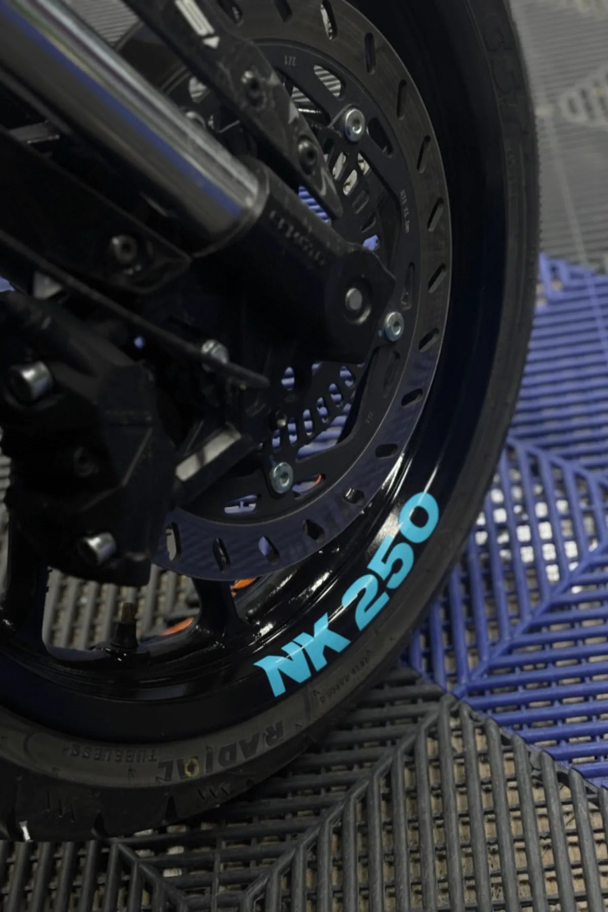 CFMOTO NK250 için Açık Mavi Jant içi Yazı Sticker (4 Adet)