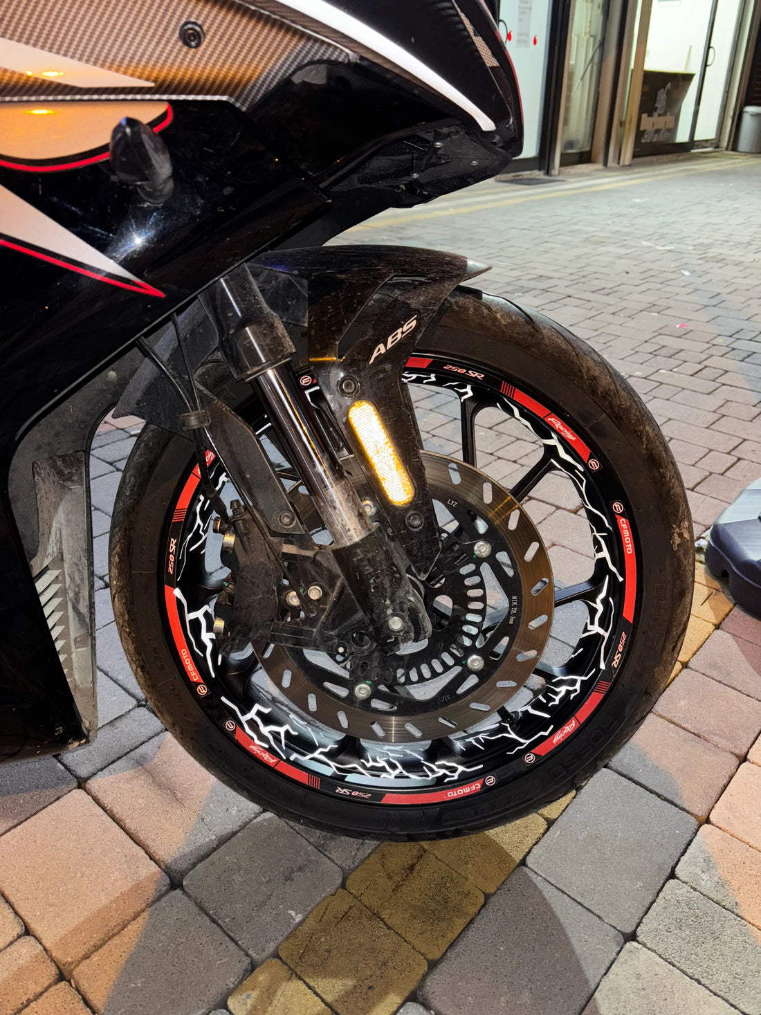 Motosiklet Jantı için Reflektörlü Beyaz Şimşek Seti (64 Parça)