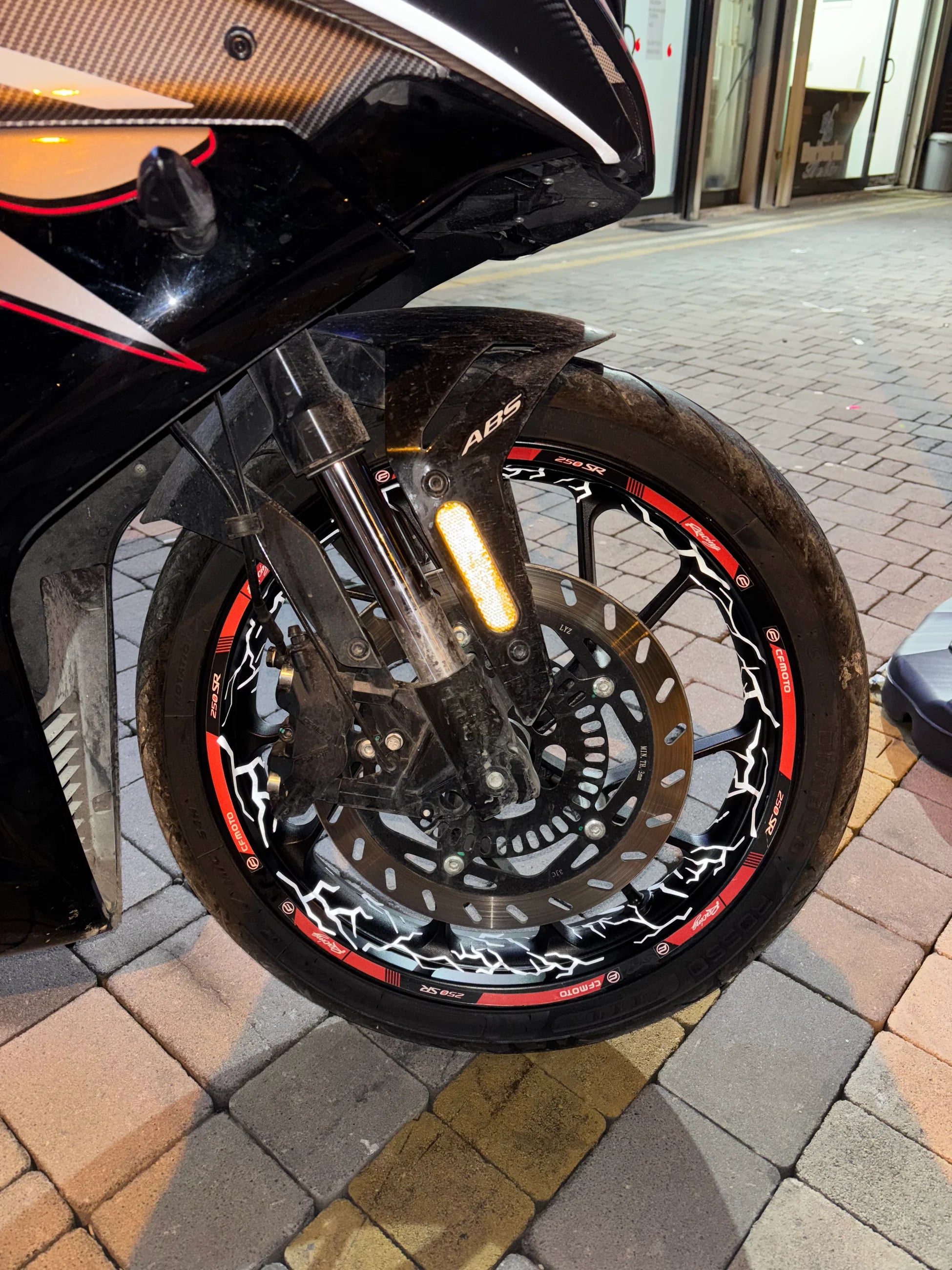 Motosiklet Jantı için Reflektörlü Beyaz Şimşek Seti (64 Parça)