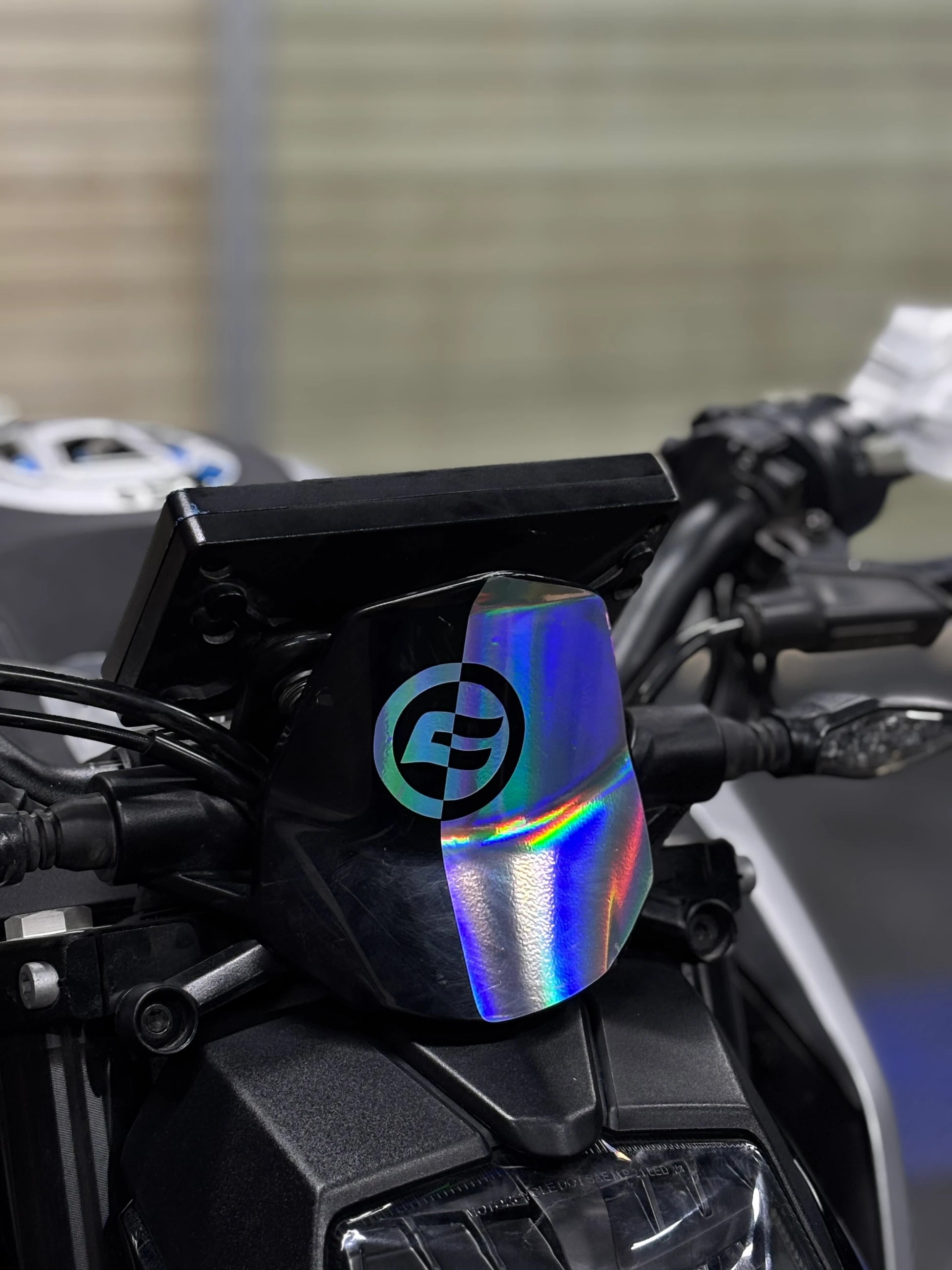 CFMOTO NK250 için Hologramlı CF Logolu Sticker Etiket