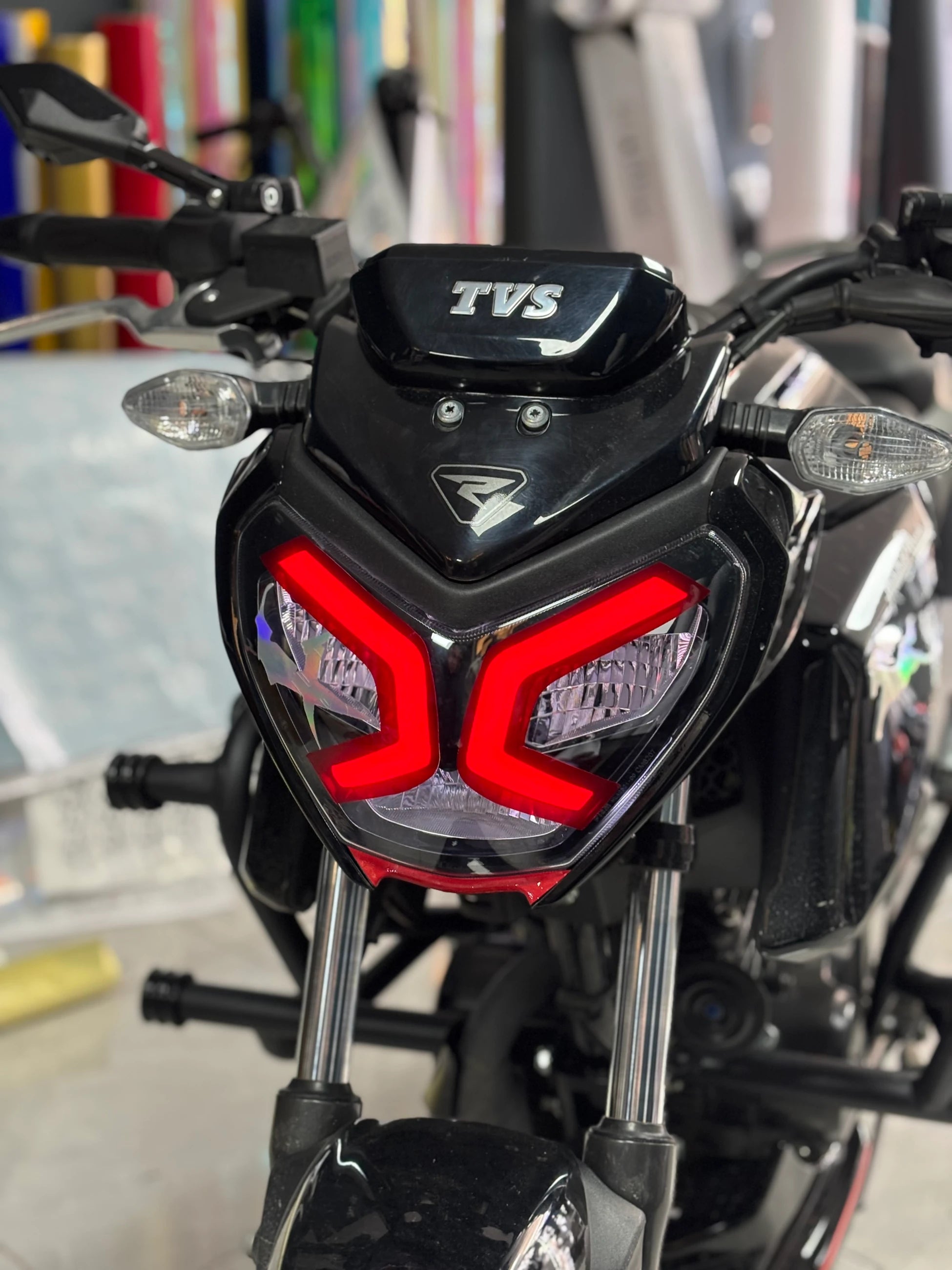 TVS Raider için Renkli Far Filmi Sticker Etiket