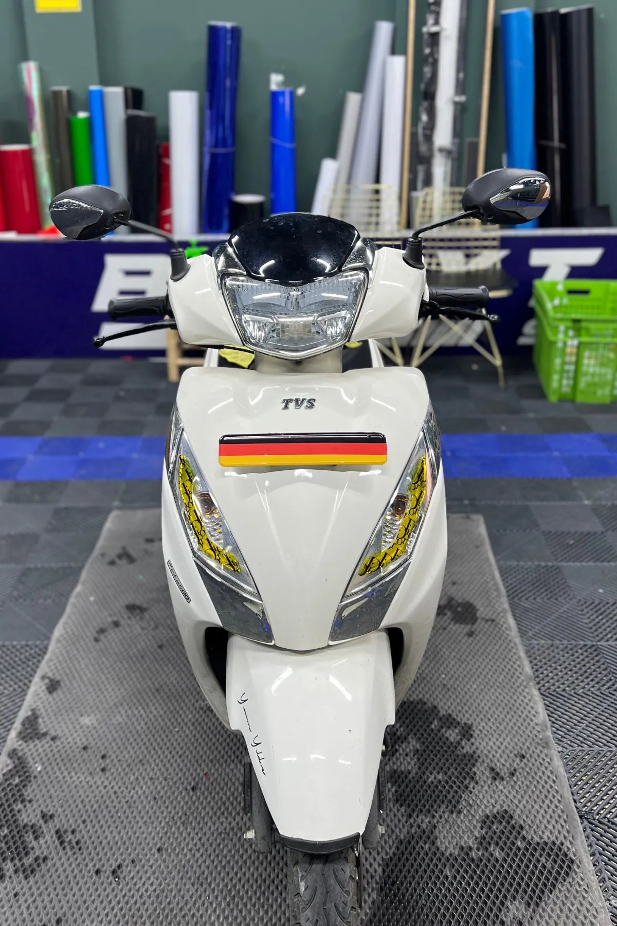 TVS Jupiter 125 için Ön Plakalık Uyumlu Alman Bayraklı Sticker Etiket