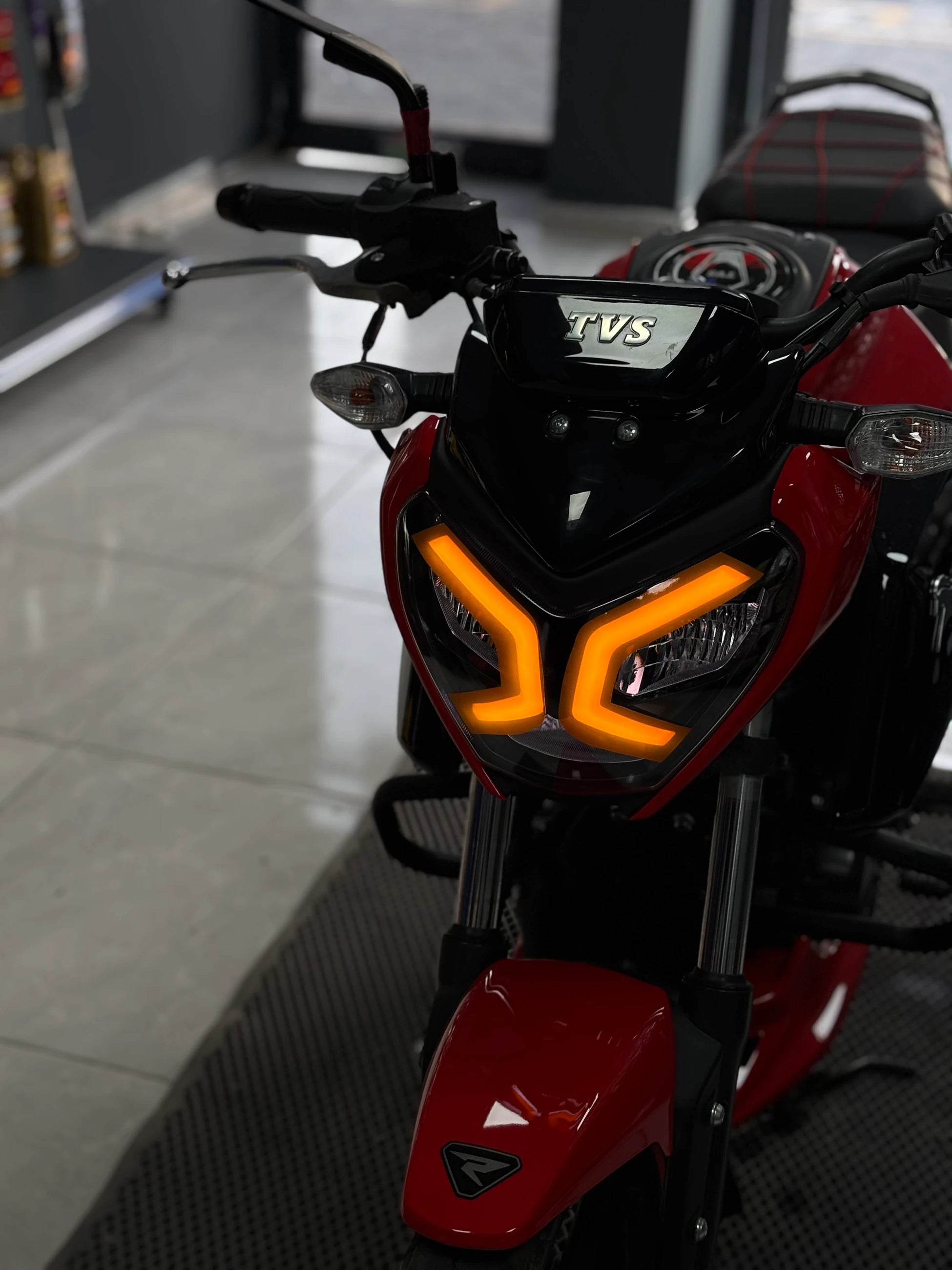 TVS Raider için Renkli Far Filmi Sticker Etiket